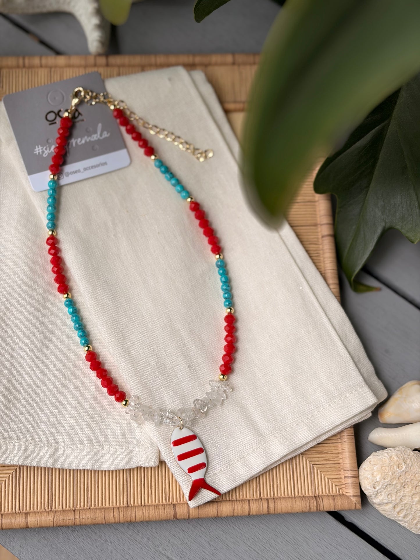Collar playero piedras y dije pez