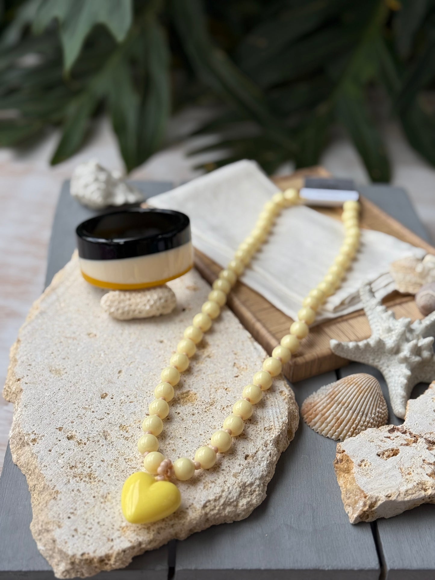 Collar bolas largo corazón pasta