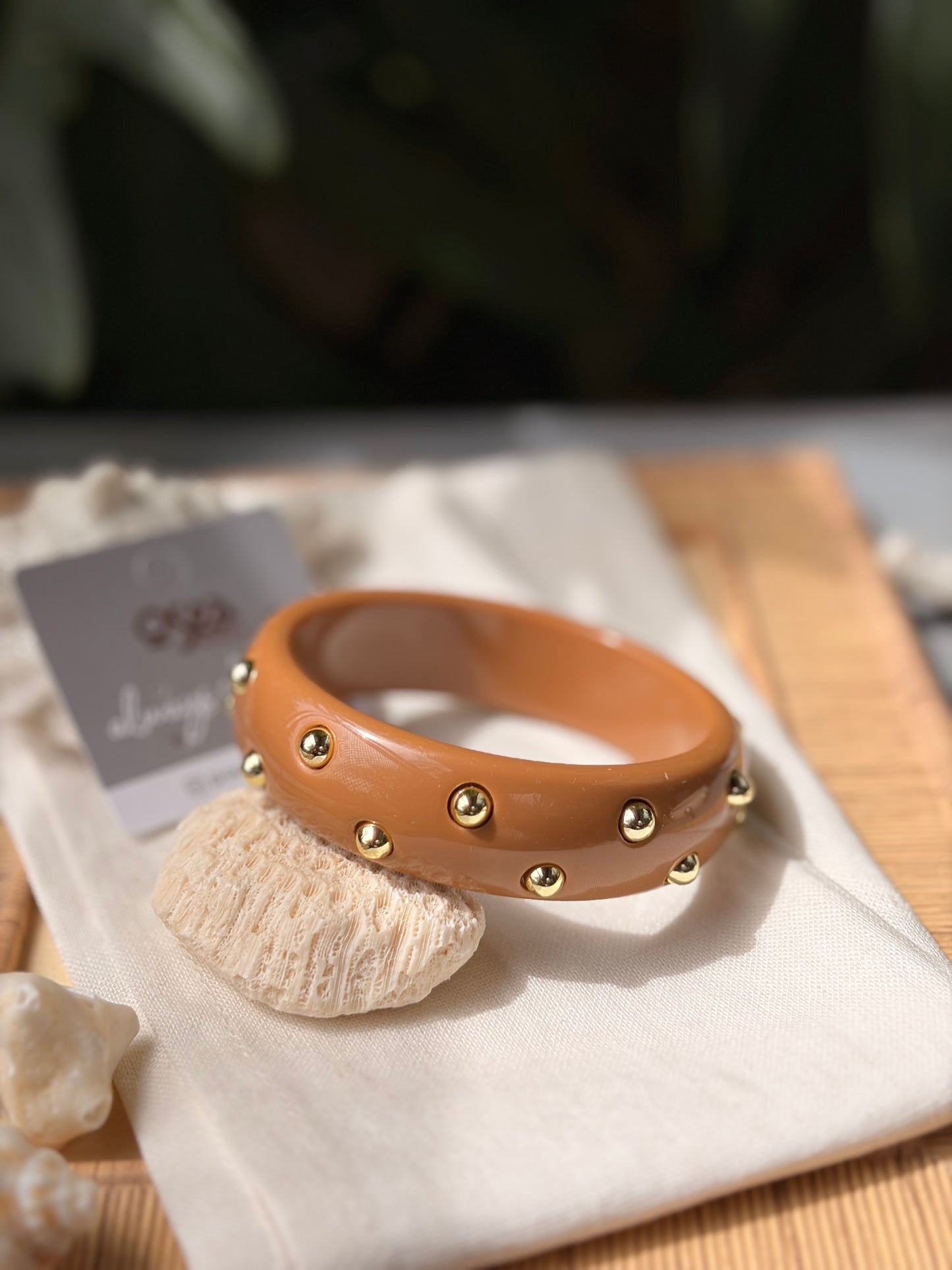 Pulsera en pasta con taches dorados