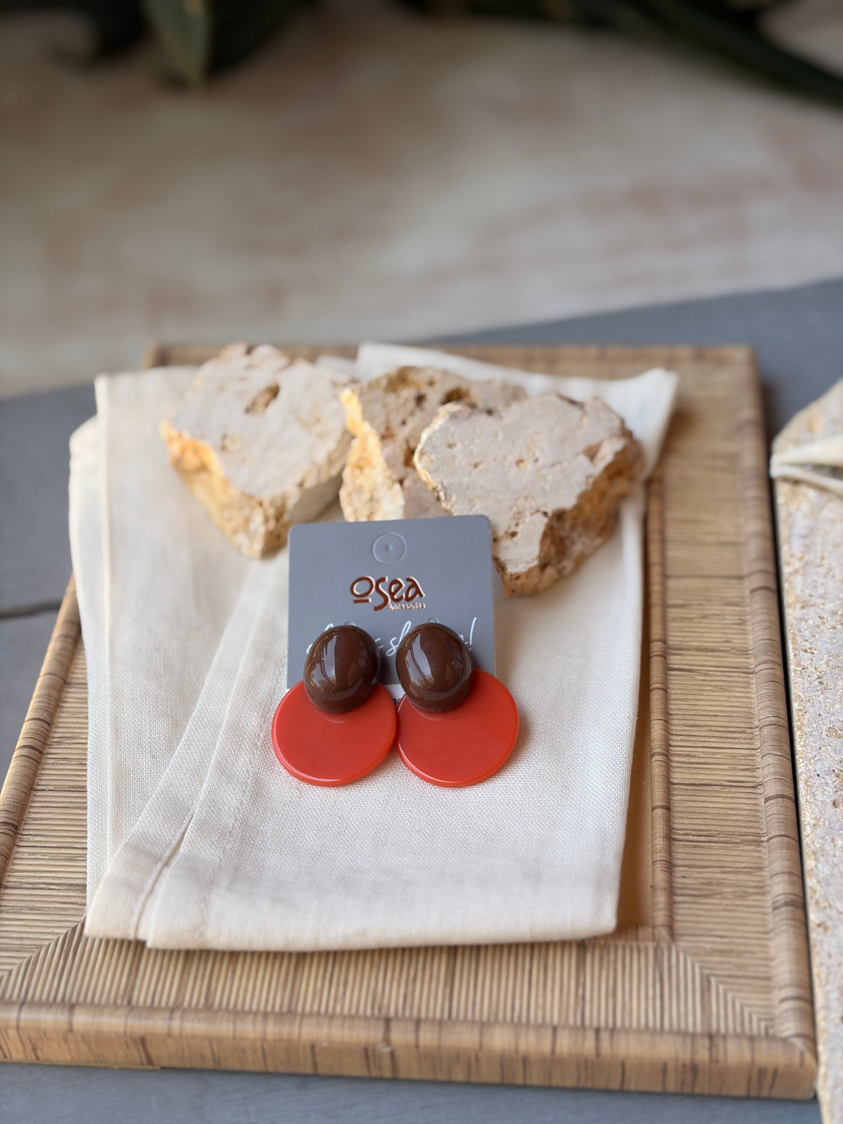 Aretes en topos resina circular doble color