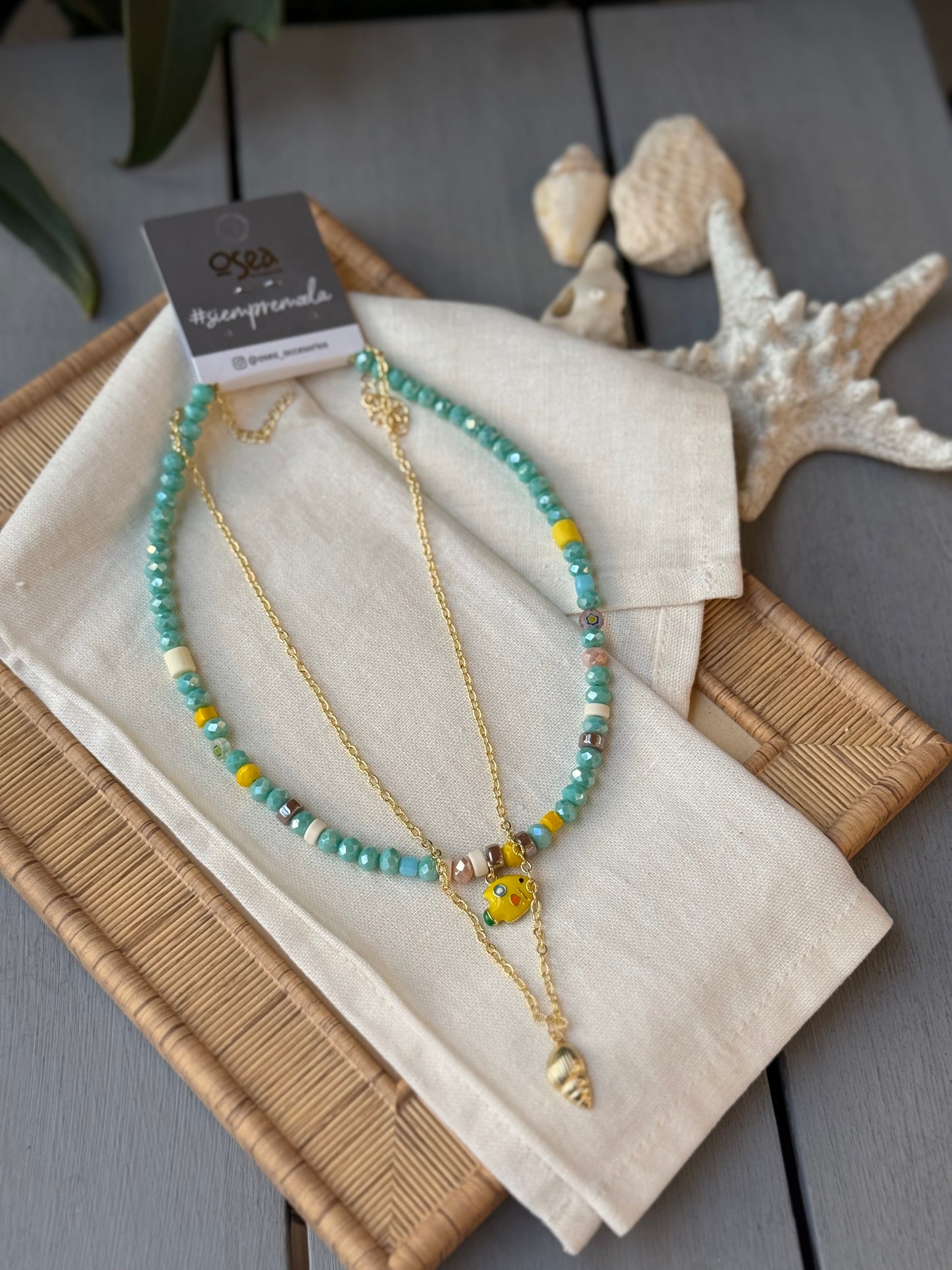 Collar doble piedras variadas cadena rodinada dije pez