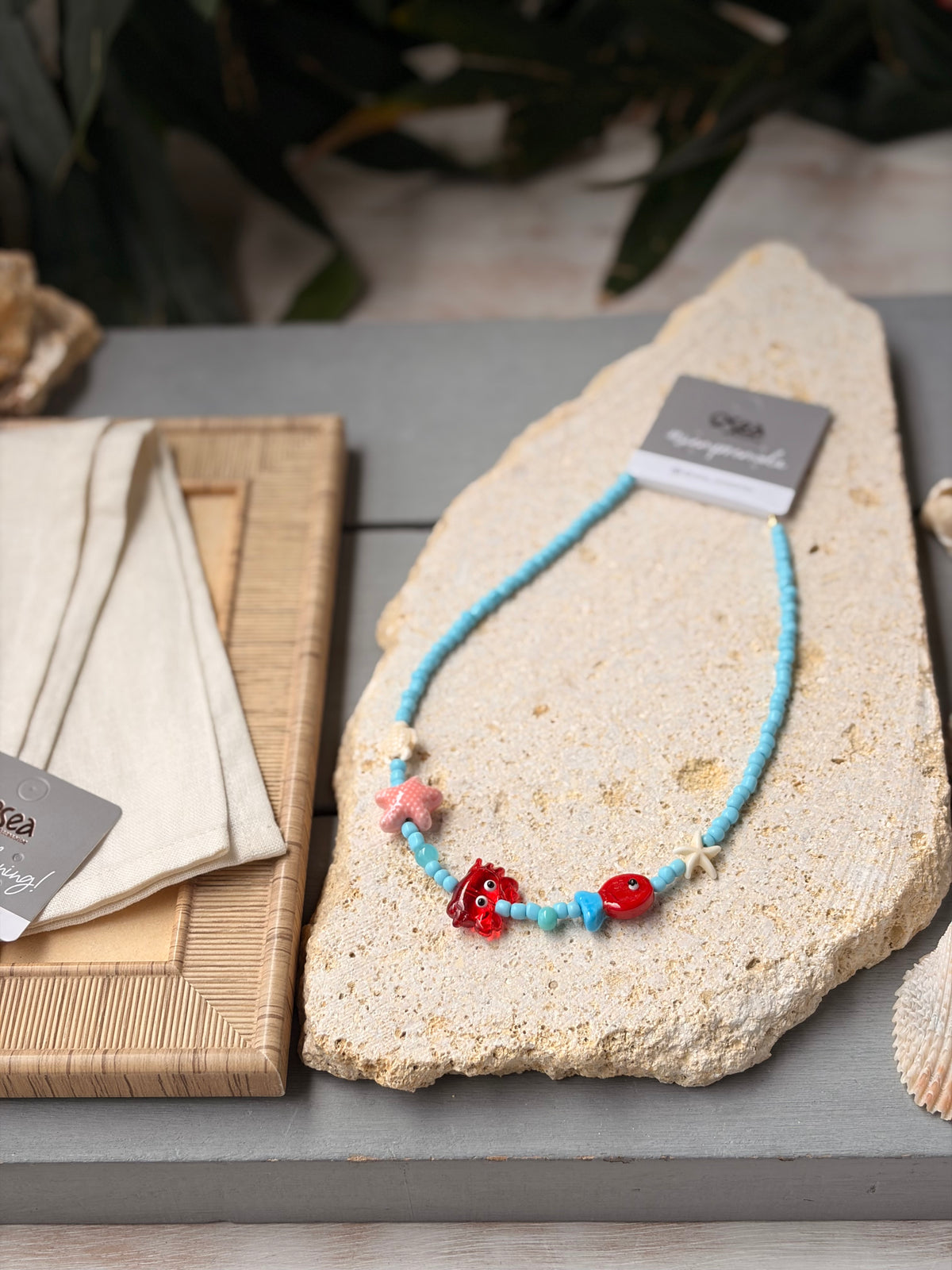 Collar chaquiras azul turquesa y dijes mar