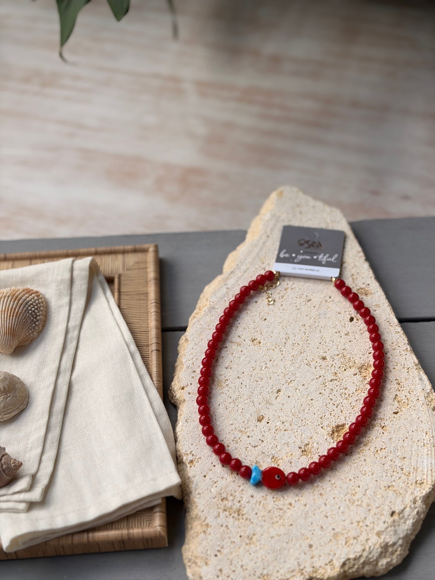 Collar bolas pequeñas rojas dije pez