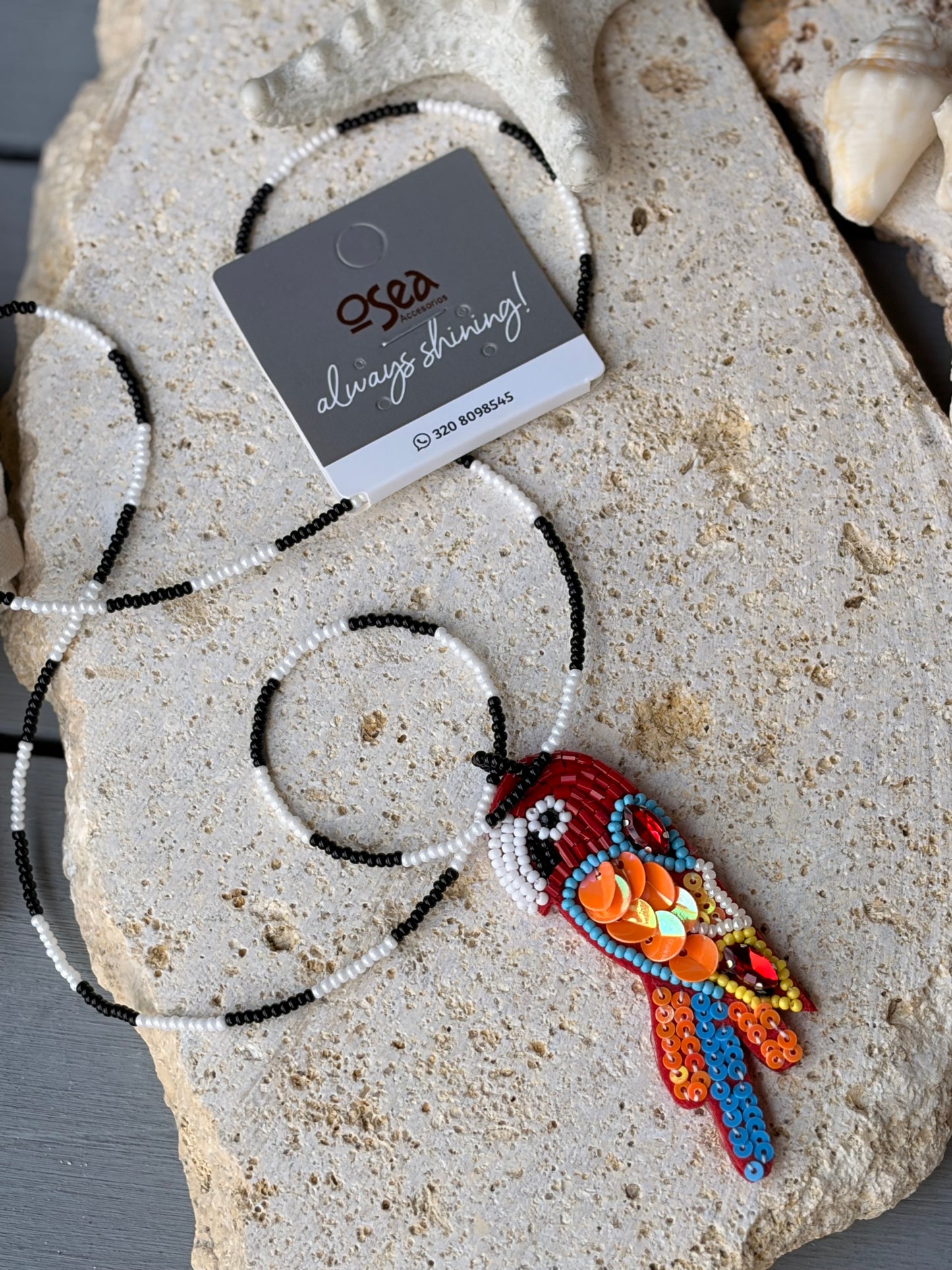 Collar largo dije guacamaya artesanal