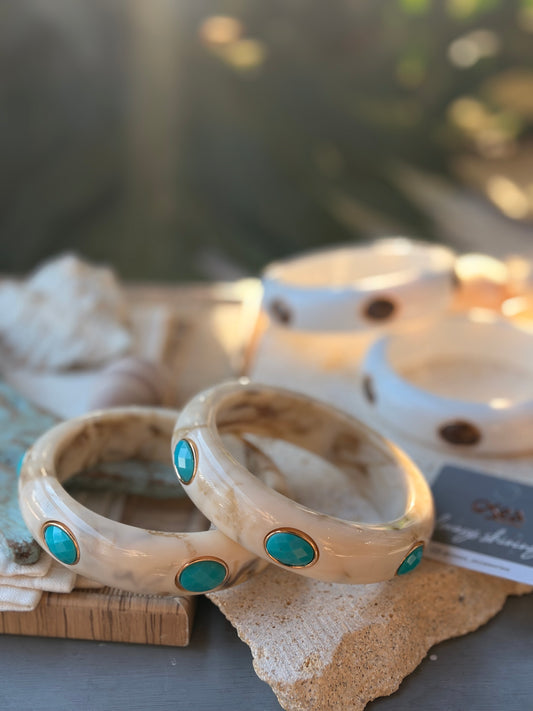 Pulsera en resina con incrustaciones de óvalos