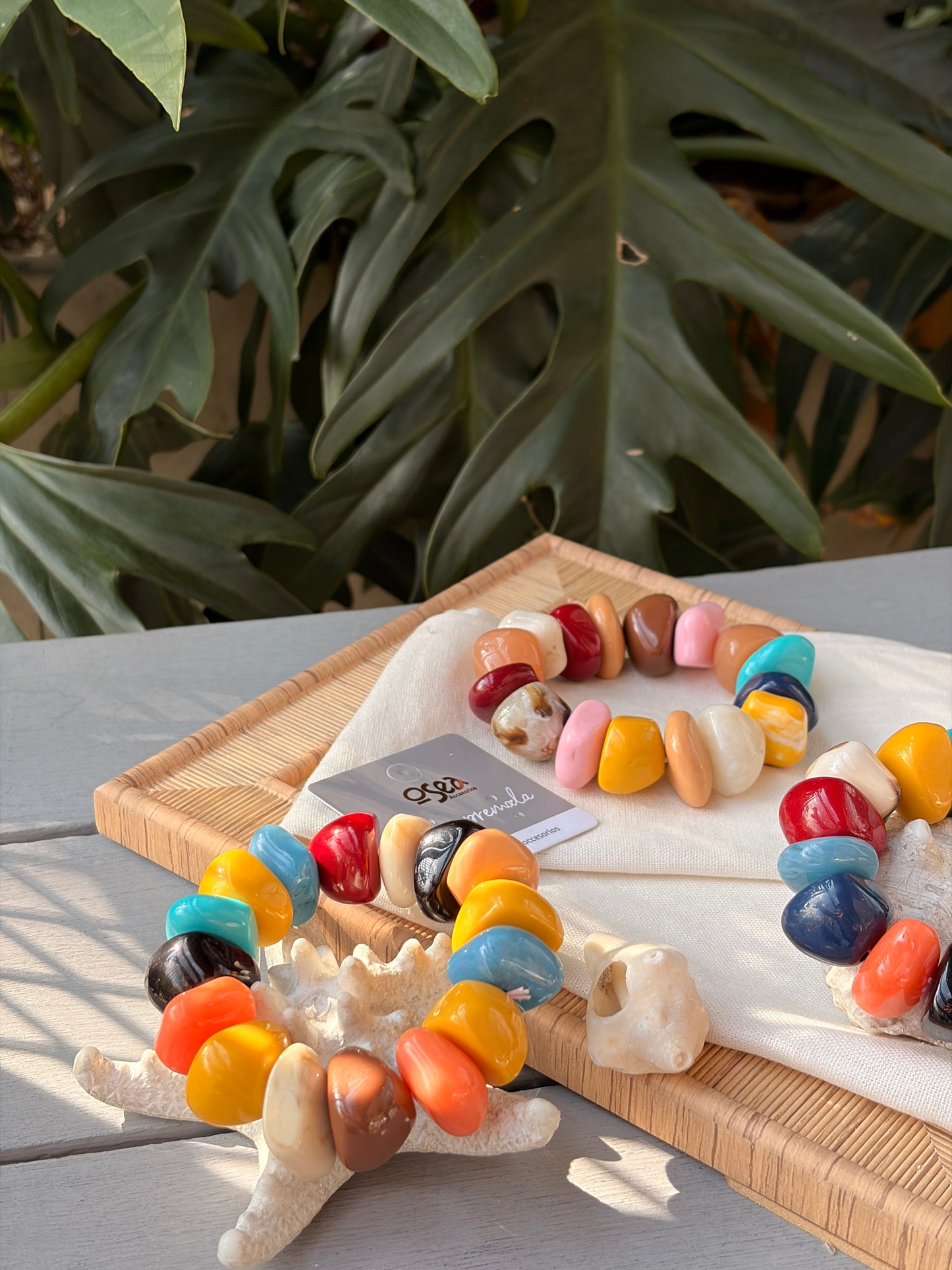 Pulsera resortada resina efecto piedras