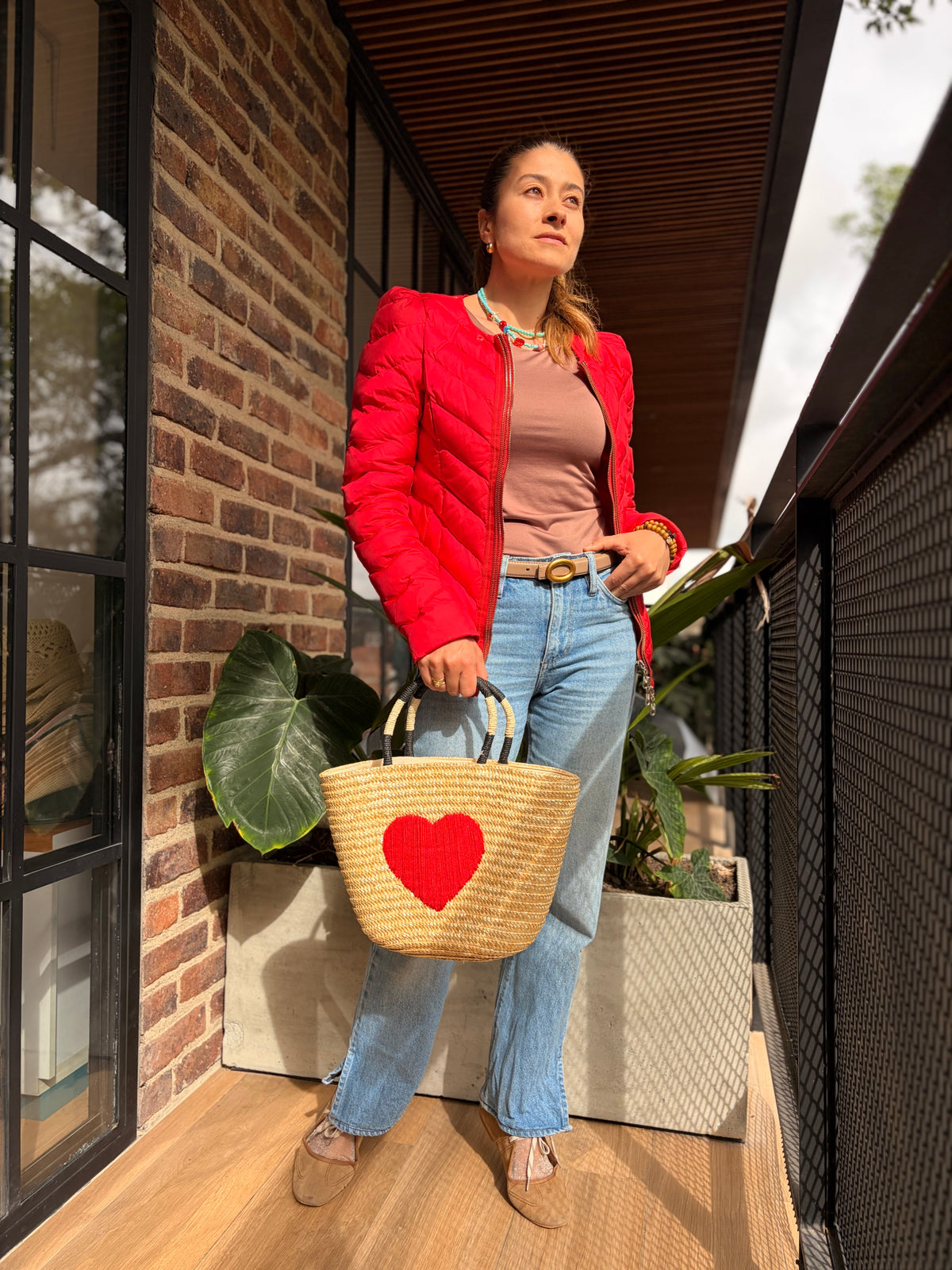 Bolso canasto corazón bordado en lana