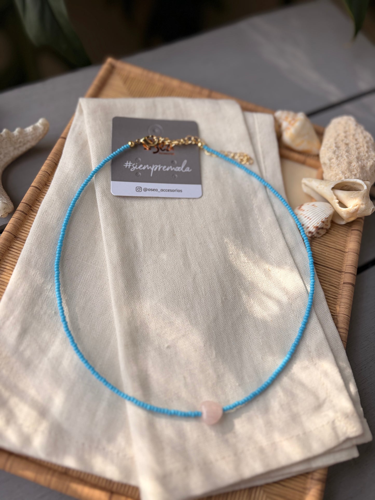 Choker mostacillas turquesa dije corazón rosado suave