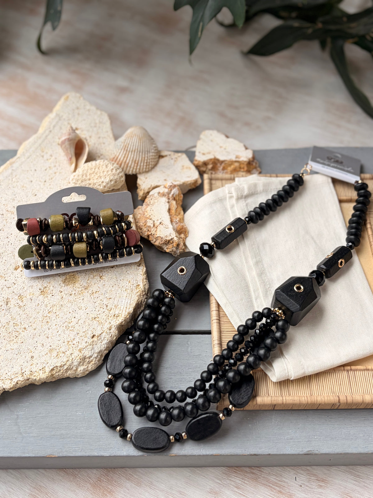 Set pulseras resortadas en madera x 4