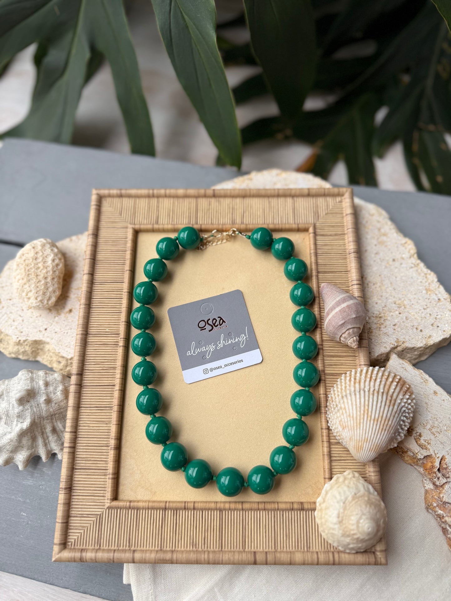 Collar bolas