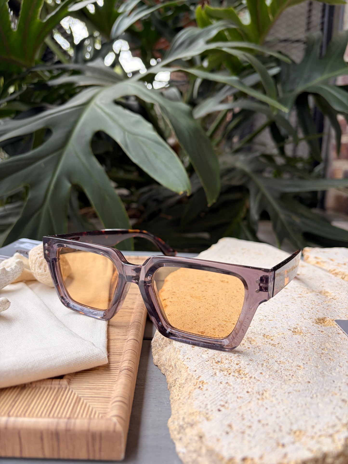 Gafas de sol en pasta lente colores