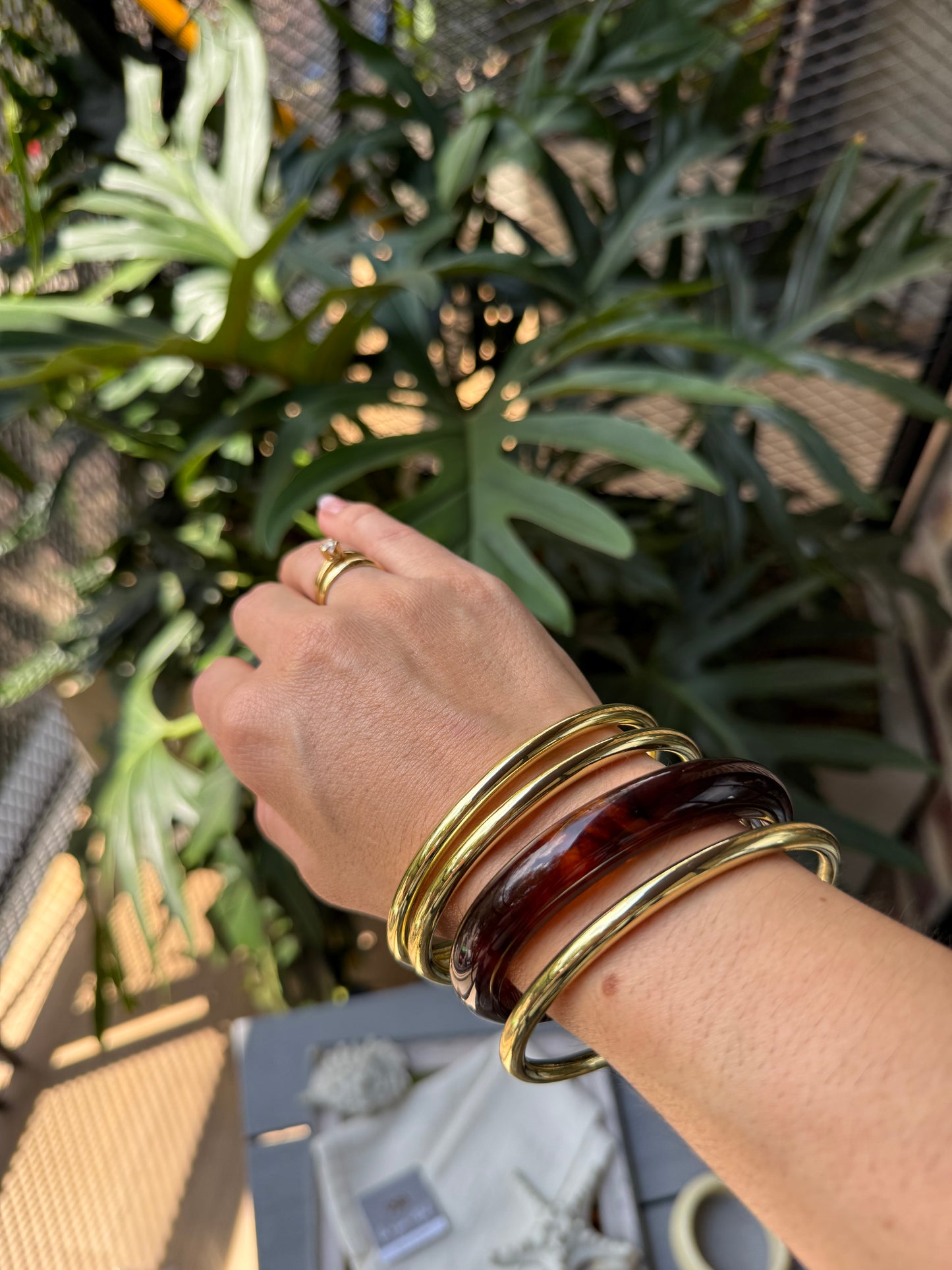 Juego de aros en resina y fantasía fina