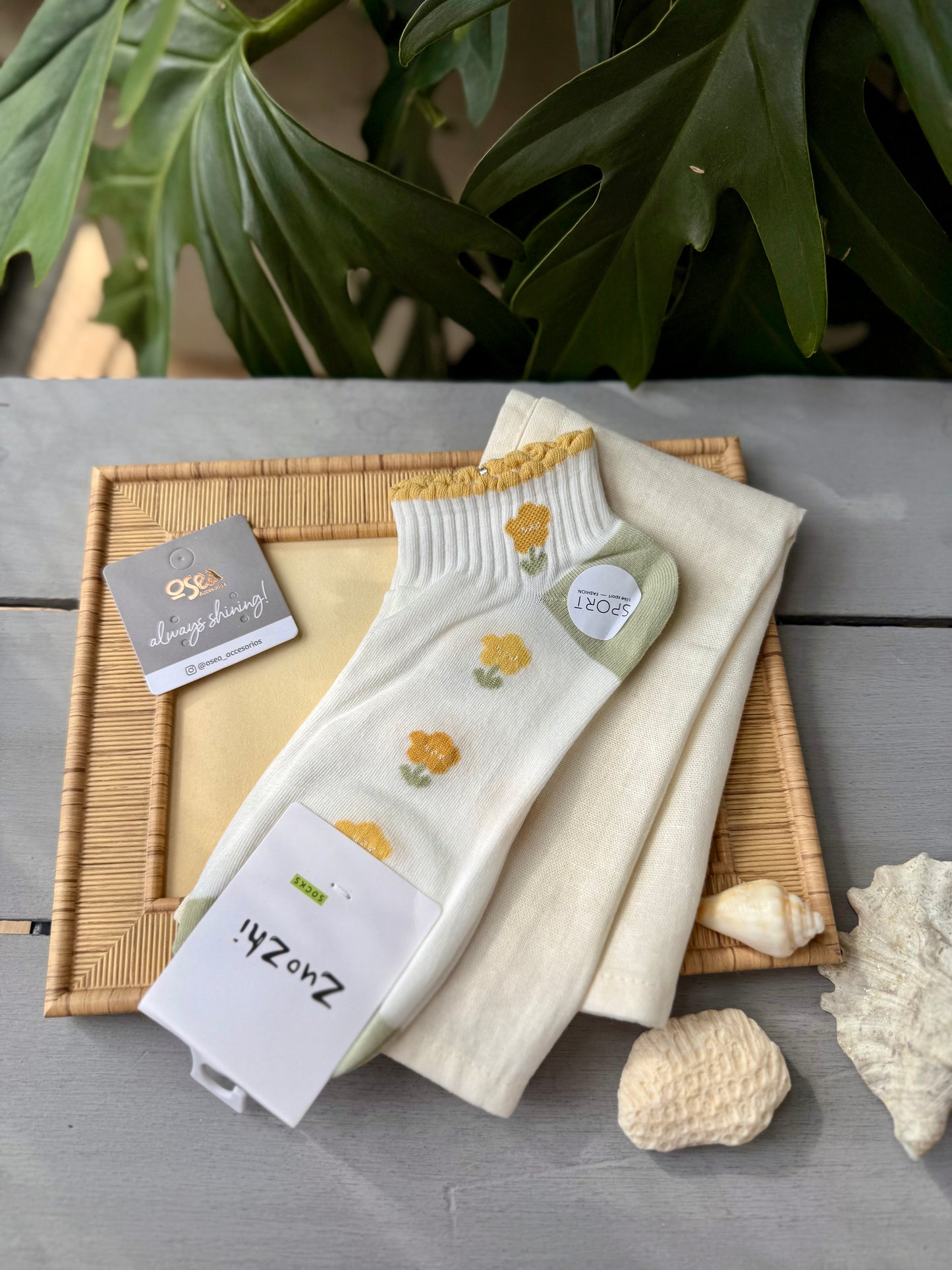 Media con detalles mostaza 💛💛