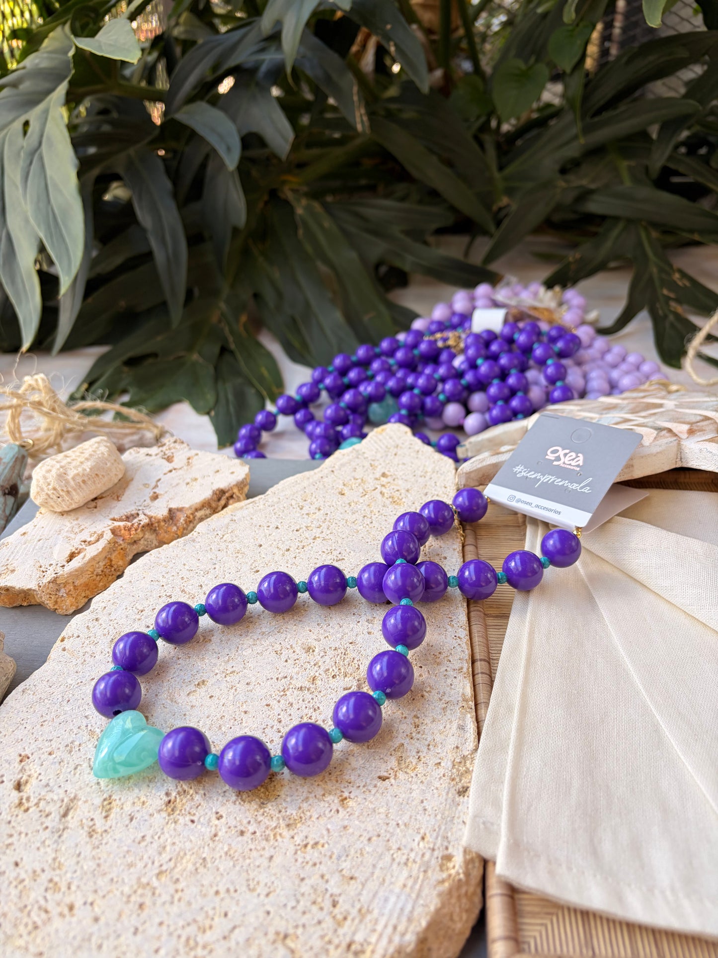 Collar bolas moradas dije corazón degradé menta