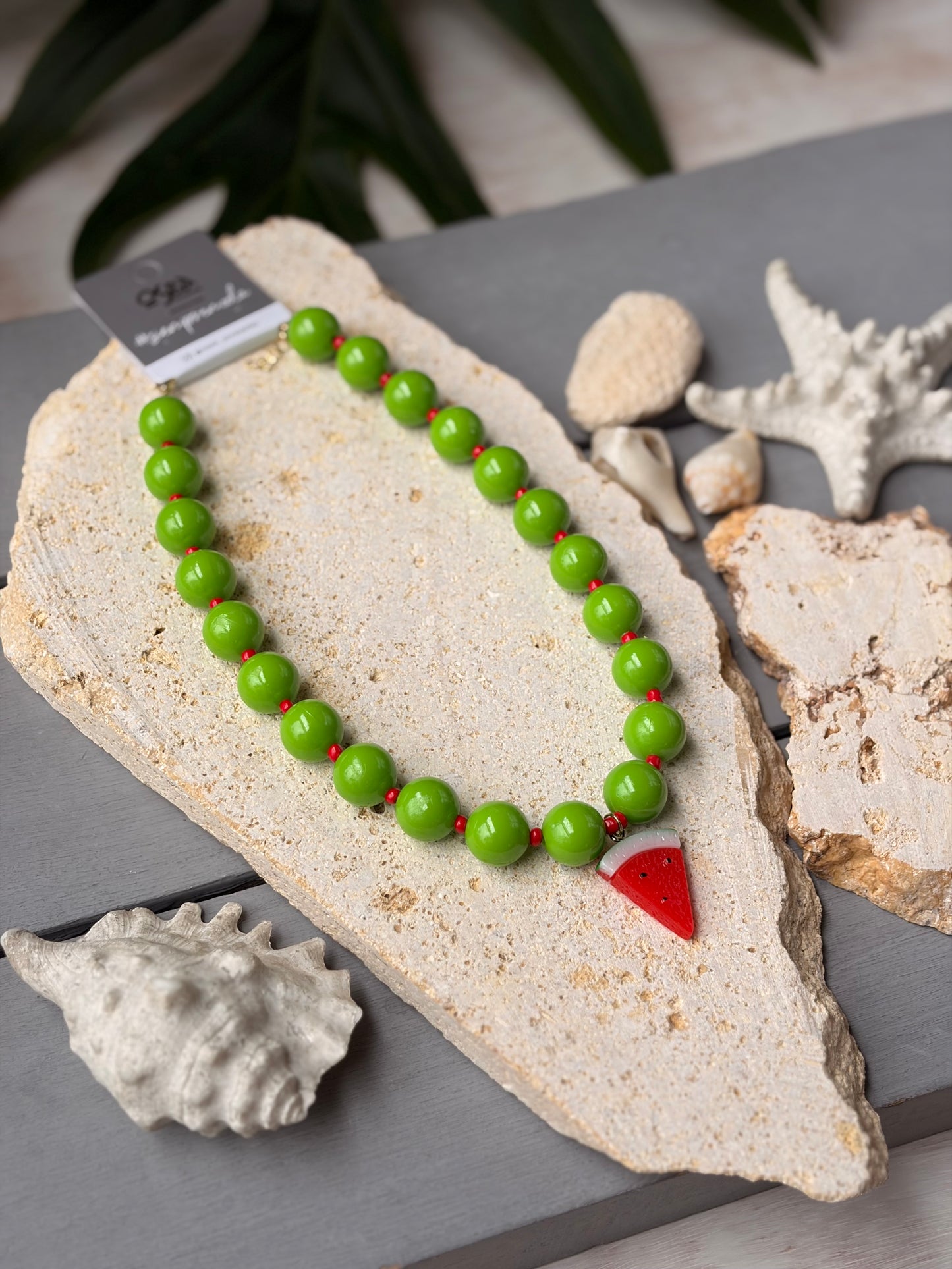 Collar bolas verdes dije sandía