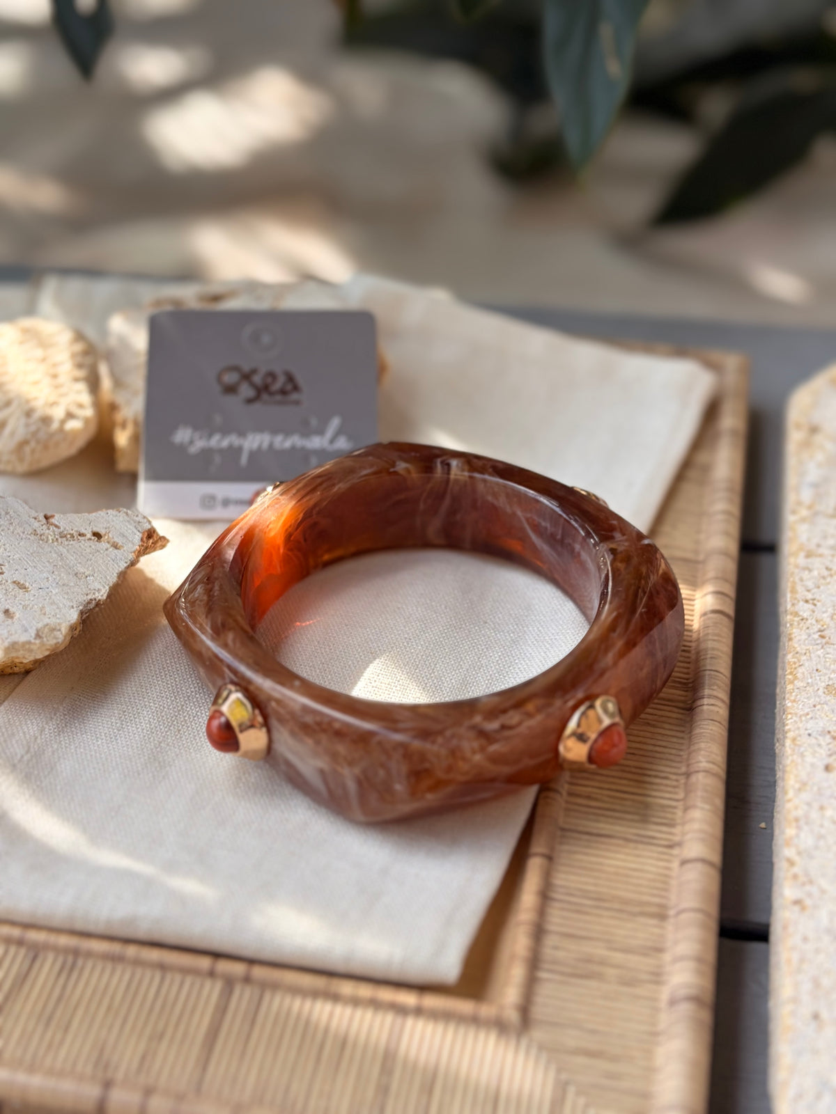 Pulsera en resina degradé con piedras