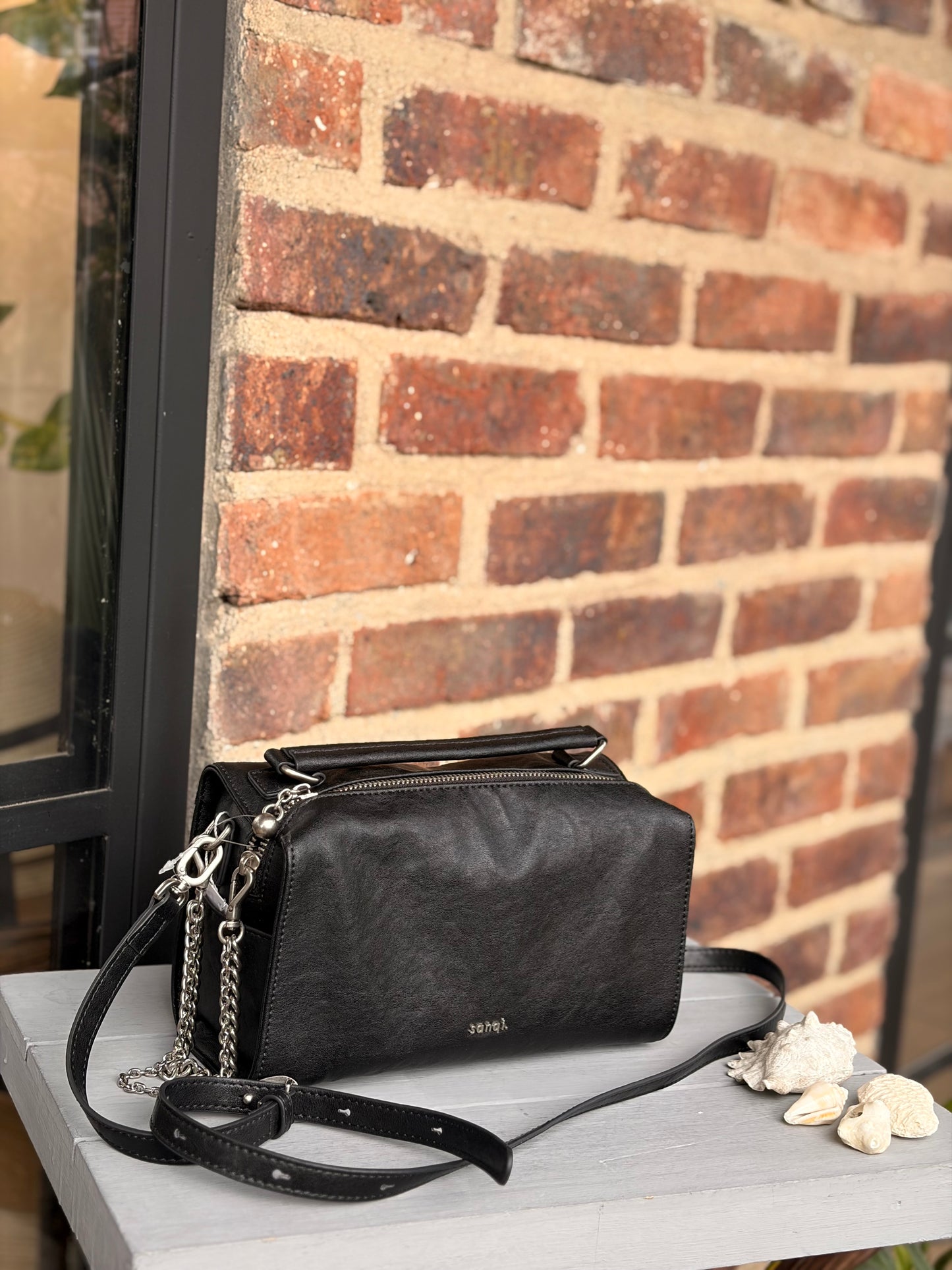 Bolso manos libres tipo baúl