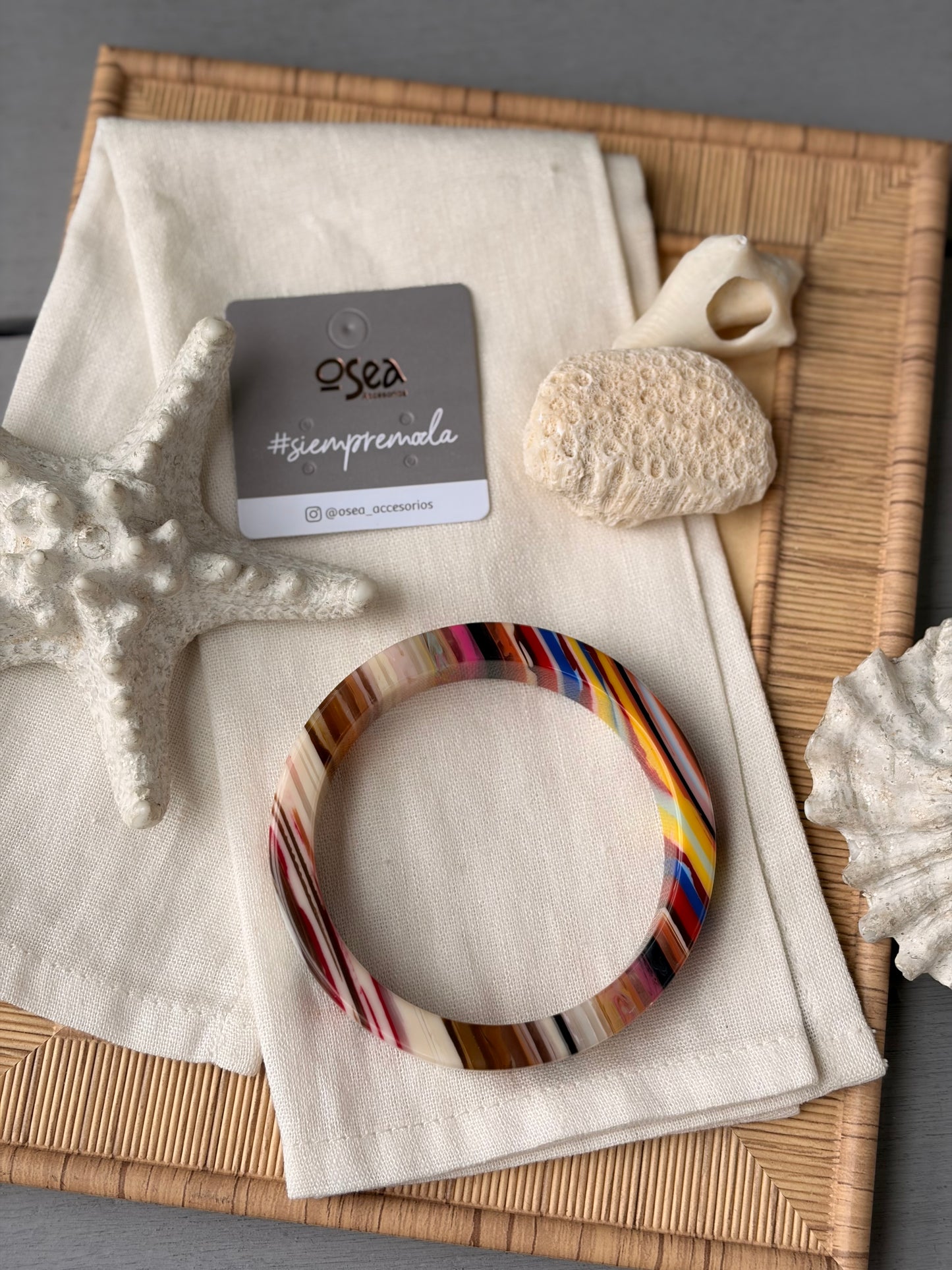 Pulsera multicolor en resina