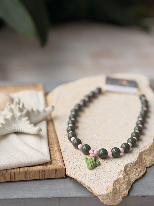 Collar bolas medianas verdes dije cactus