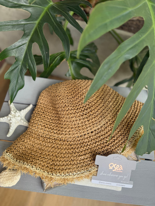 Bucket hat en fique con bordo en flecos