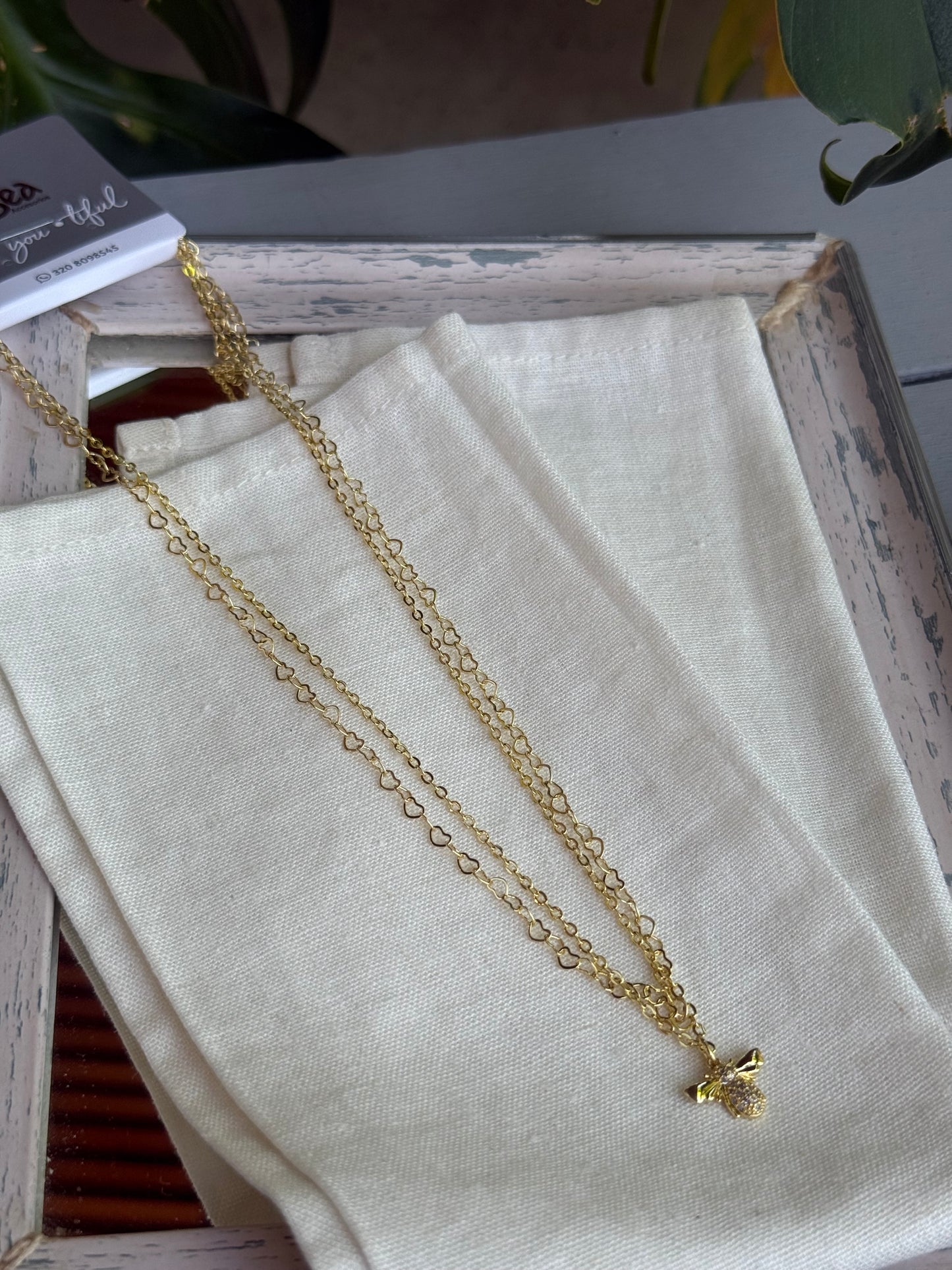 Collar doble rodinado abeja piedras