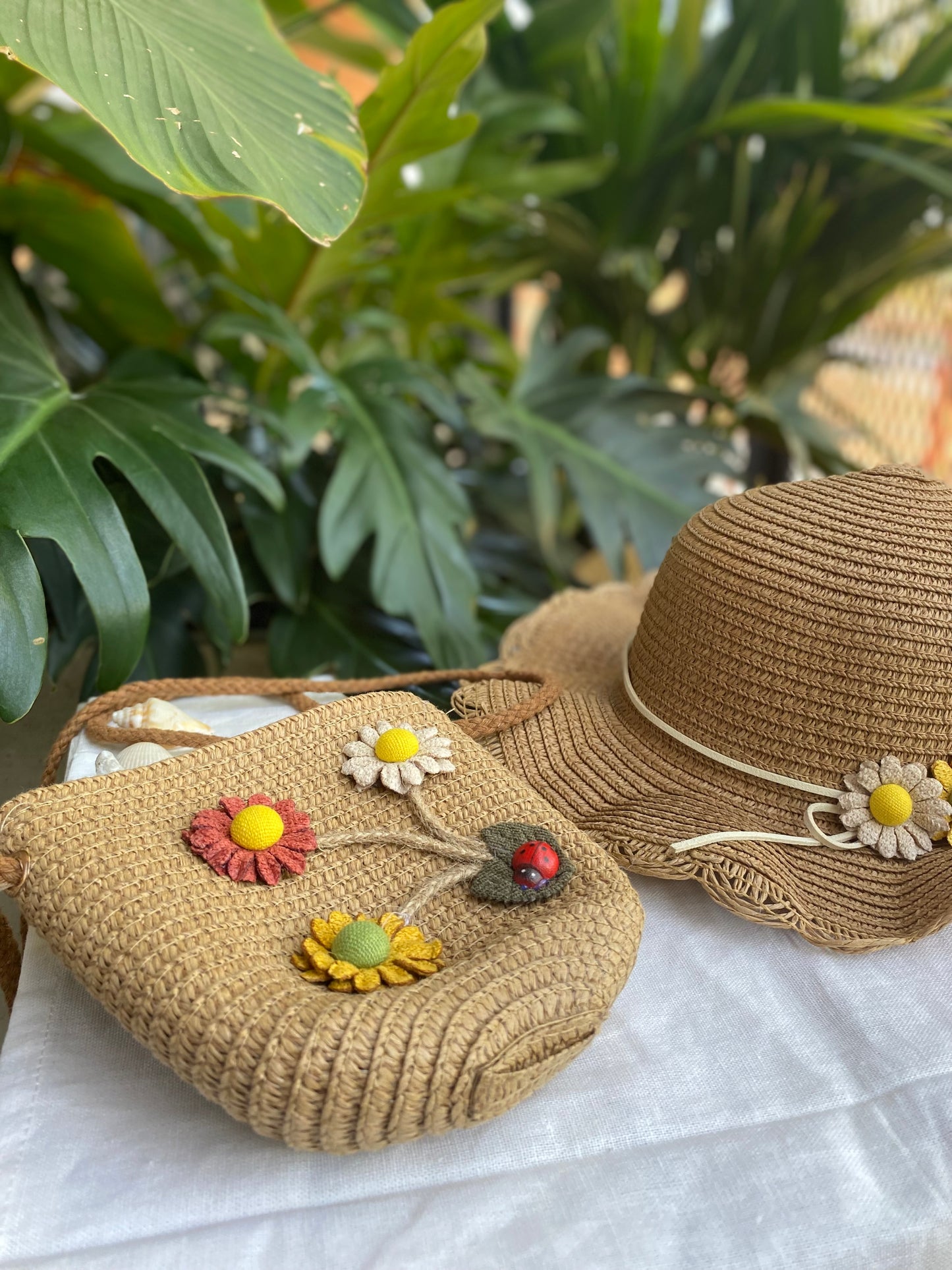 Set sombrero y bolso para niña