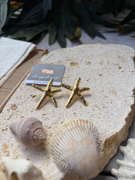 Arete estrella de mar baño de oro