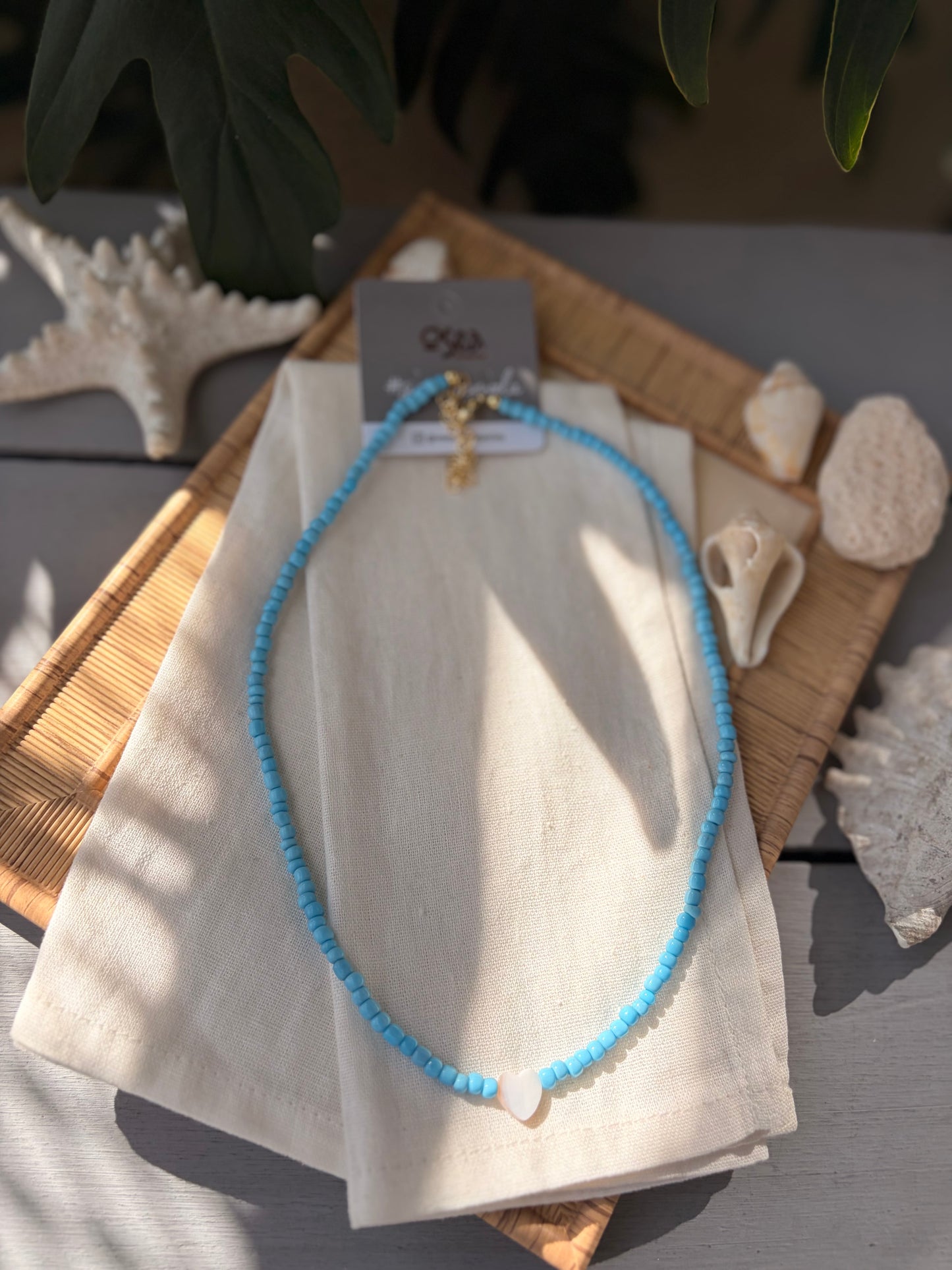 Collar mostacilla mediana azul turquesa corazón