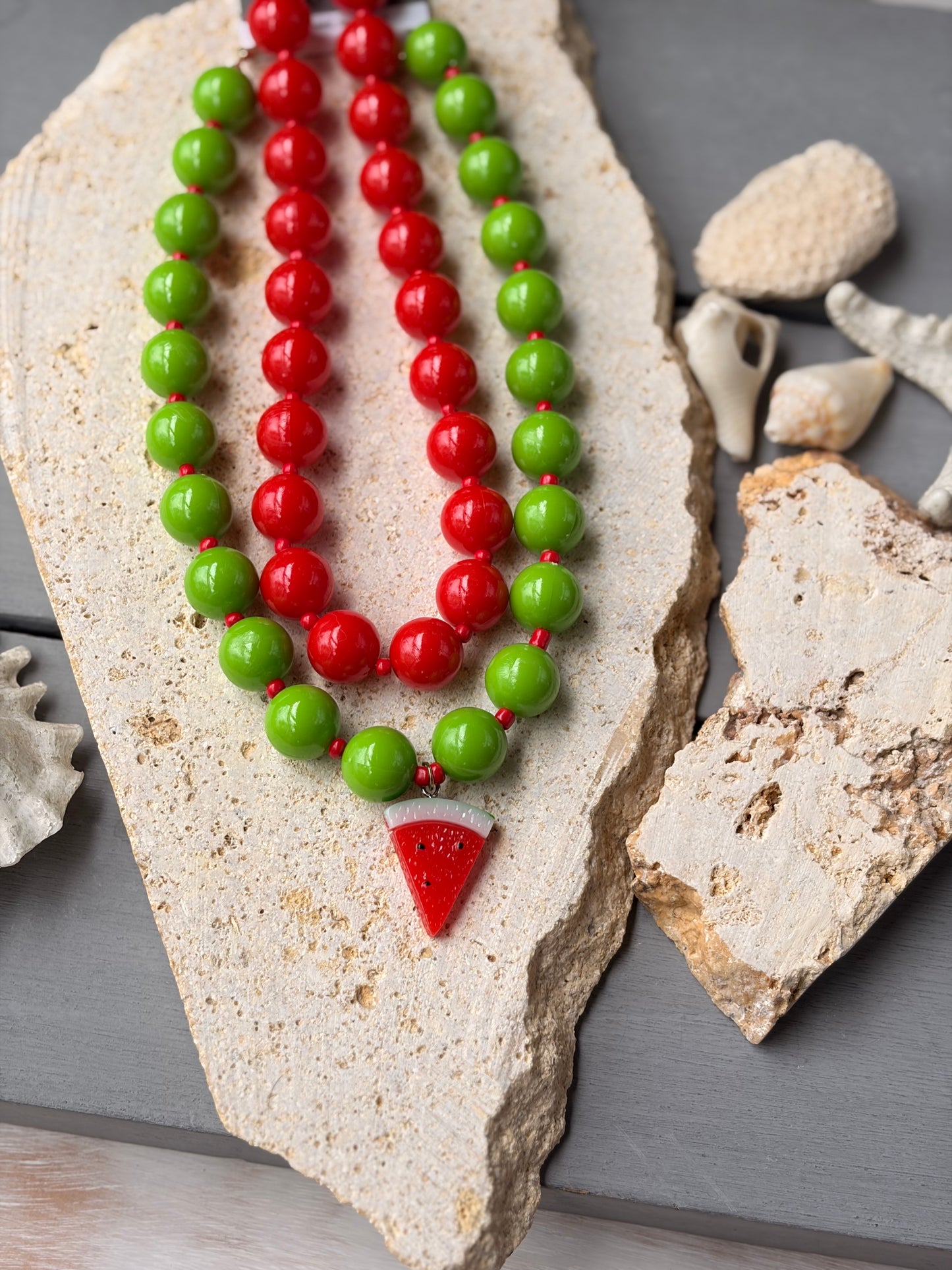 Collar bolas verdes dije sandía