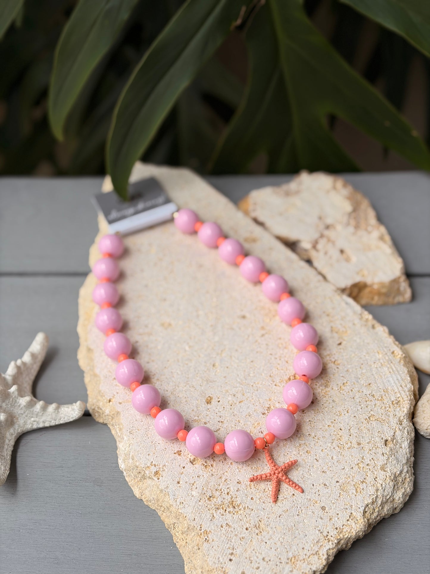 Collar bolas rosadas dije estrella de mar esmaltada