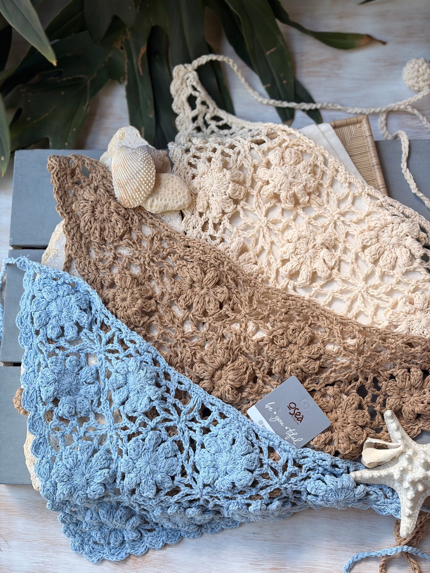 Pañoleta triangular tejida en algón