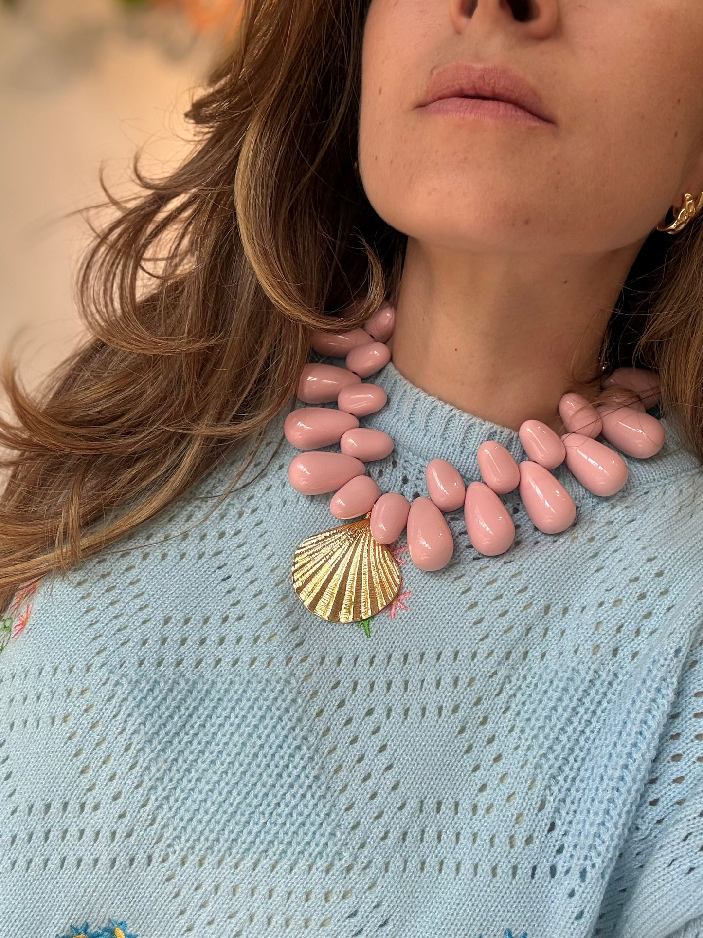 Collar piedra y concha dorada