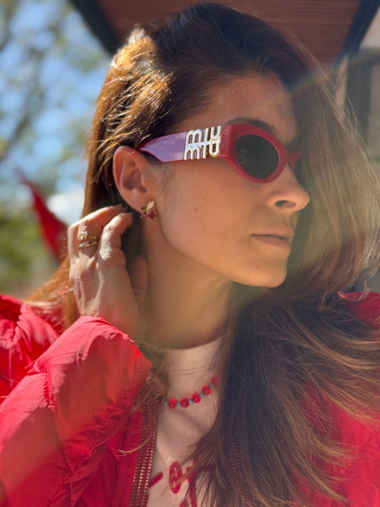 Topo cereza rodinado en piedras