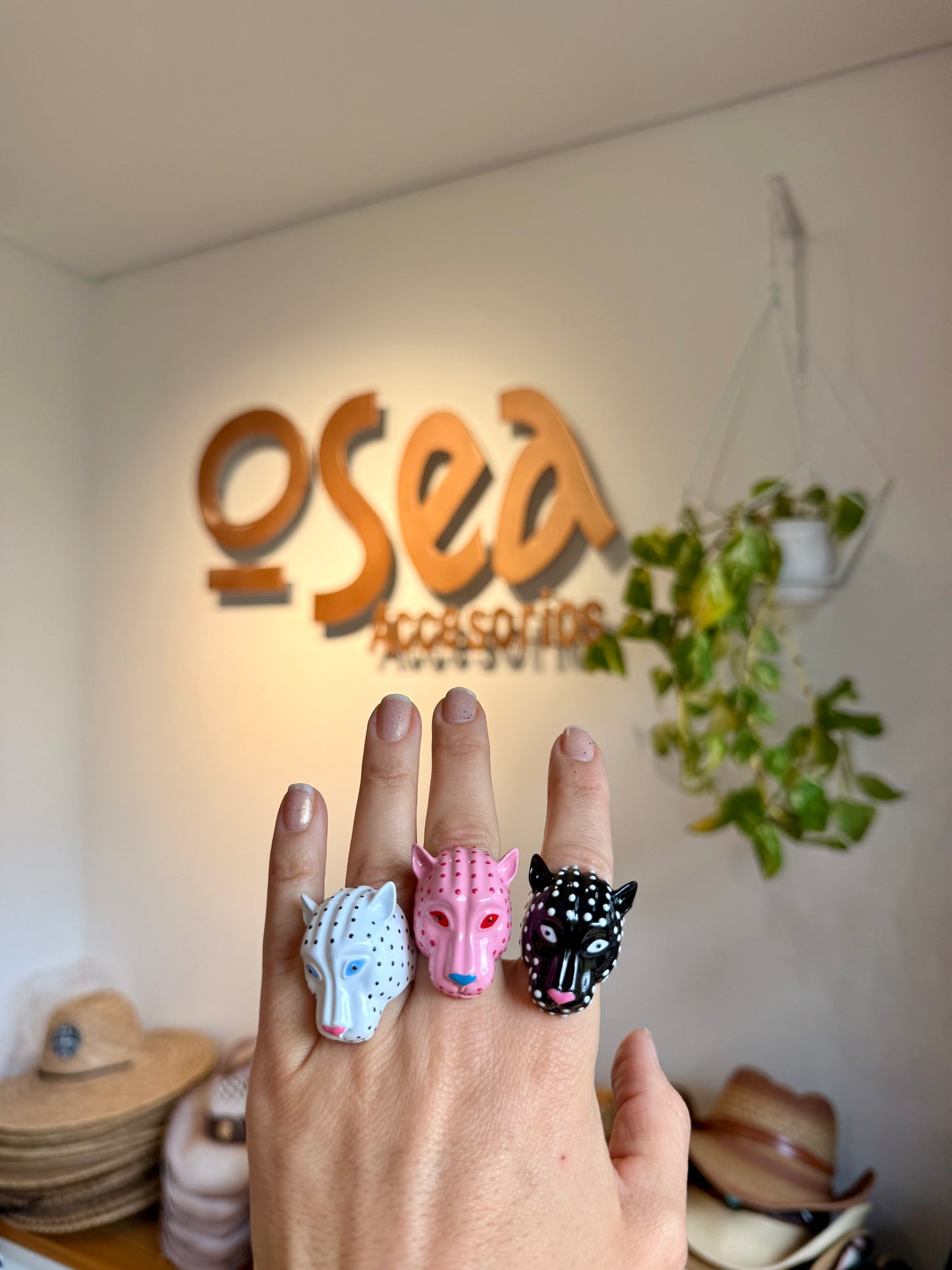Anillo leopardo de las nieves esmaltado