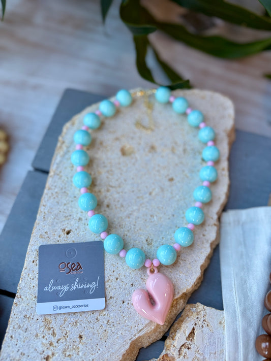 Collar bolas azul corazón rosado