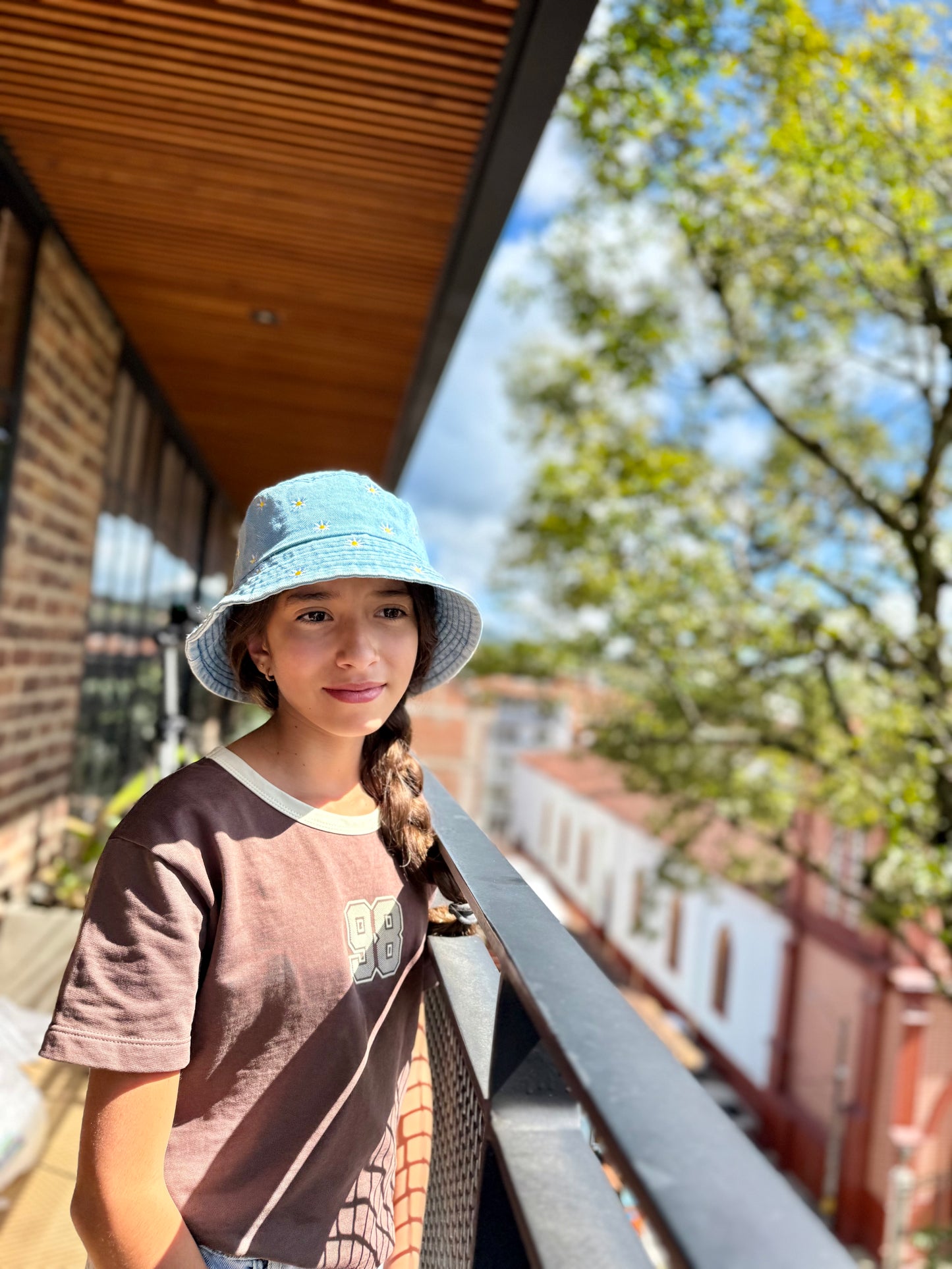 Gorro de margaritas tipo bucket hat