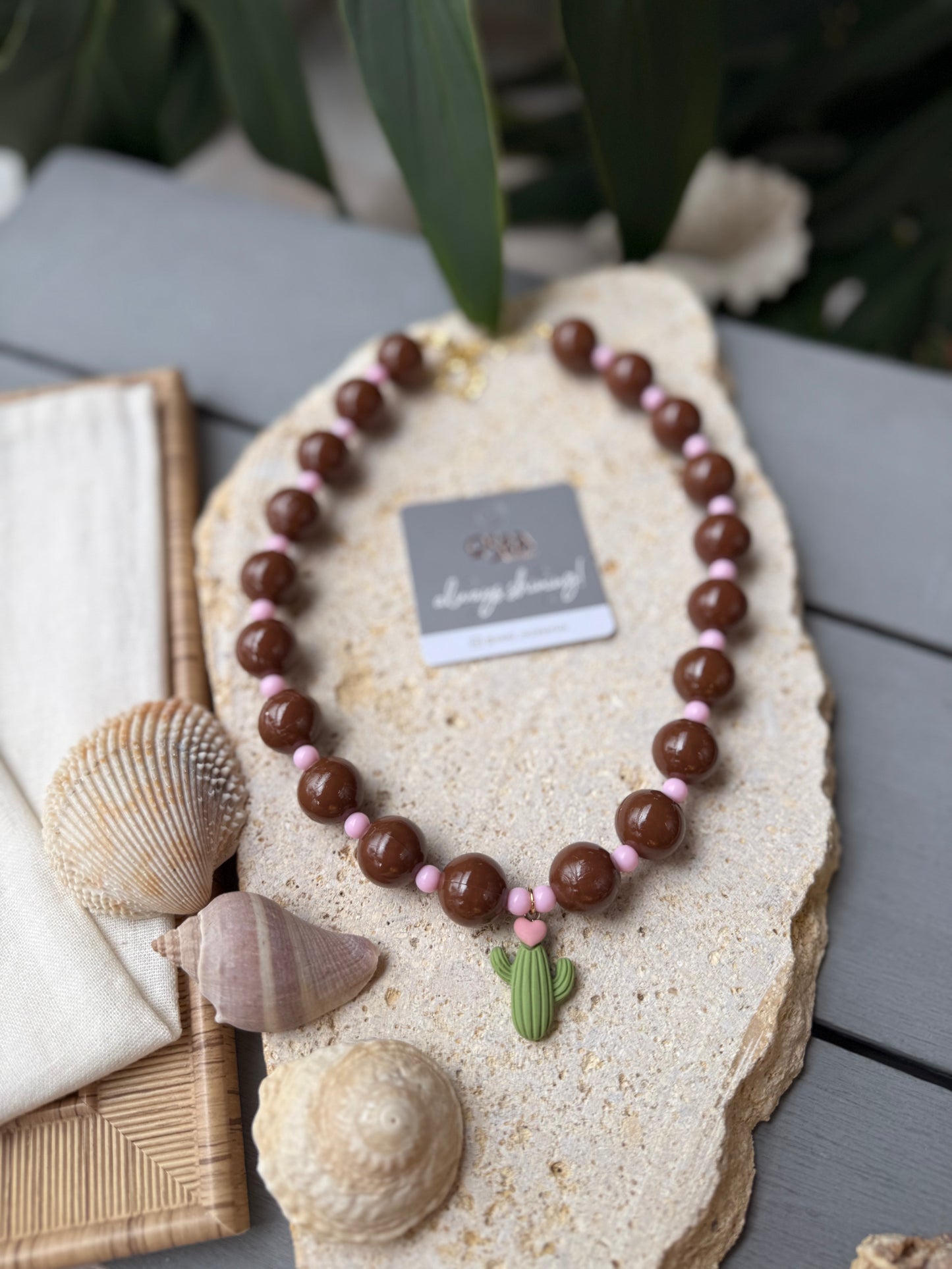 Collar bolas café dije cactus 🌵