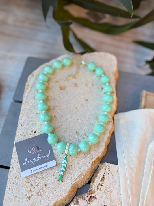 Collar bolas verde azul pez
