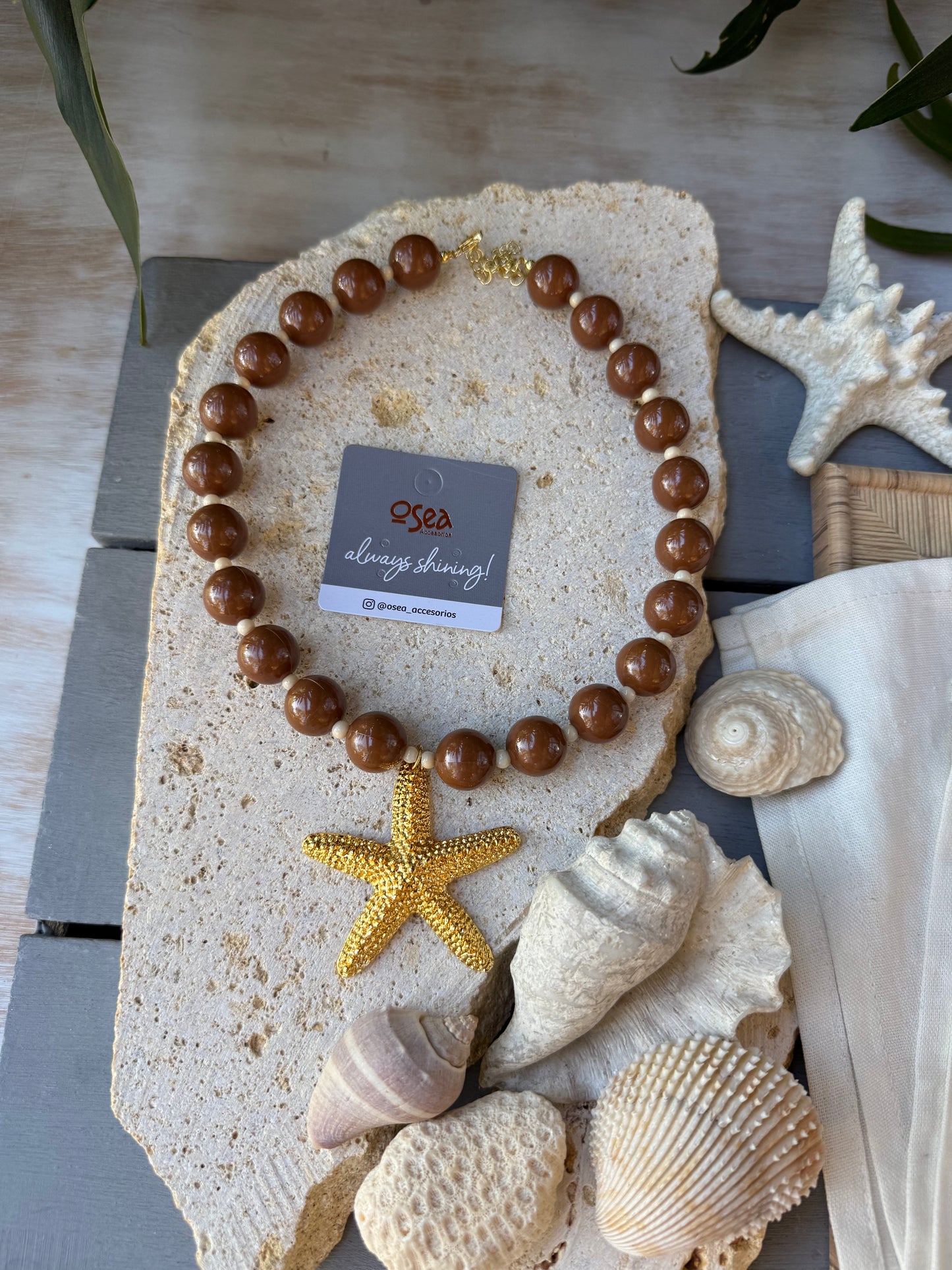 Collar bolas café dije estrella de mar
