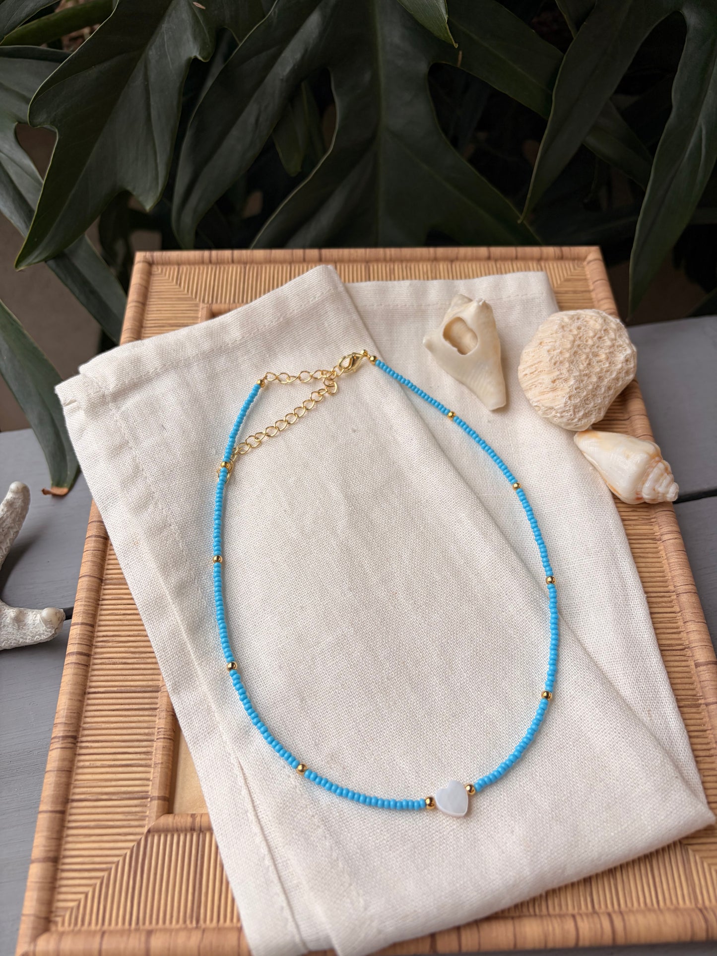 Choker mostacilla corazón nacar