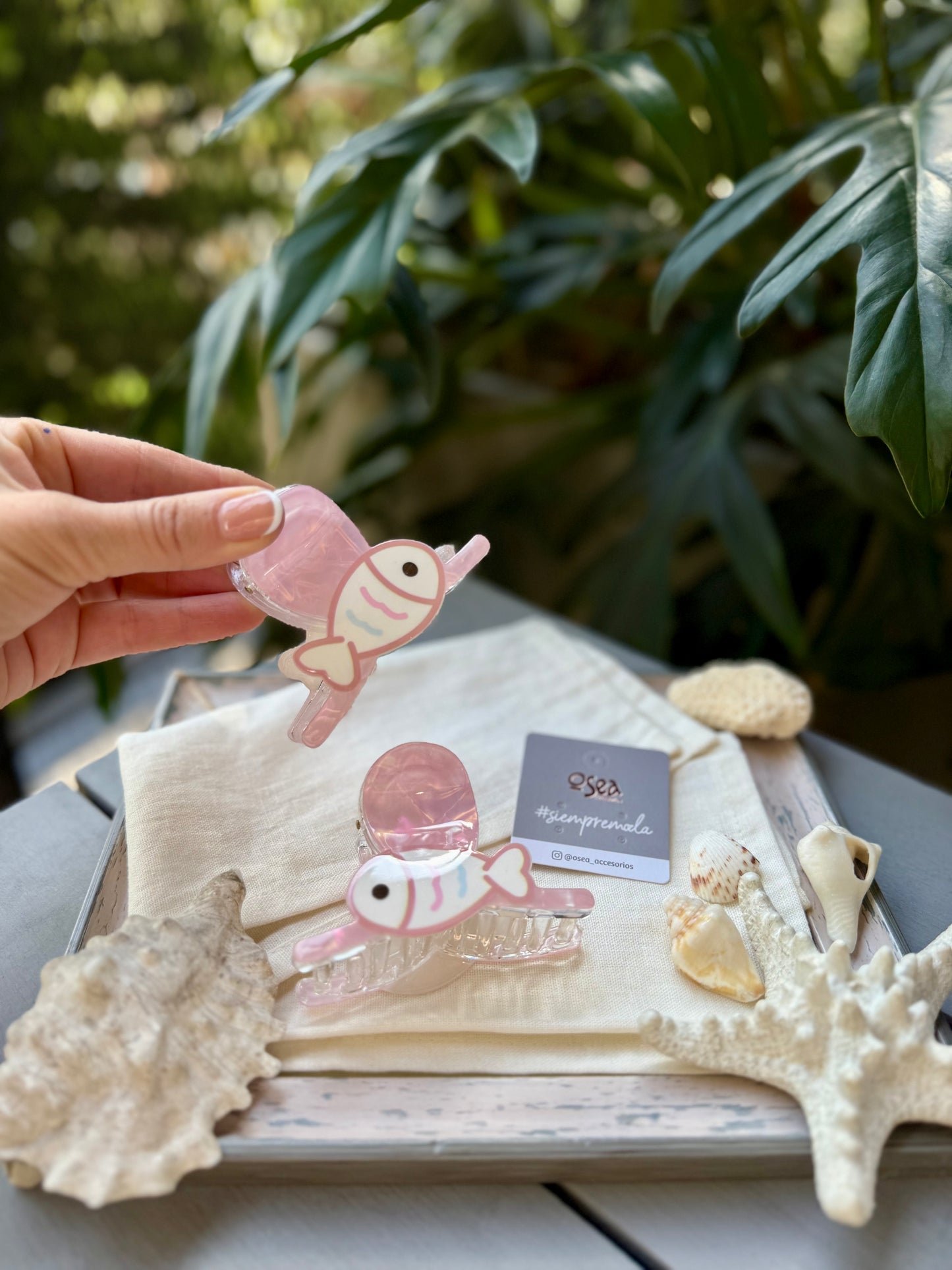 caimán nácar pez rosado hairclip