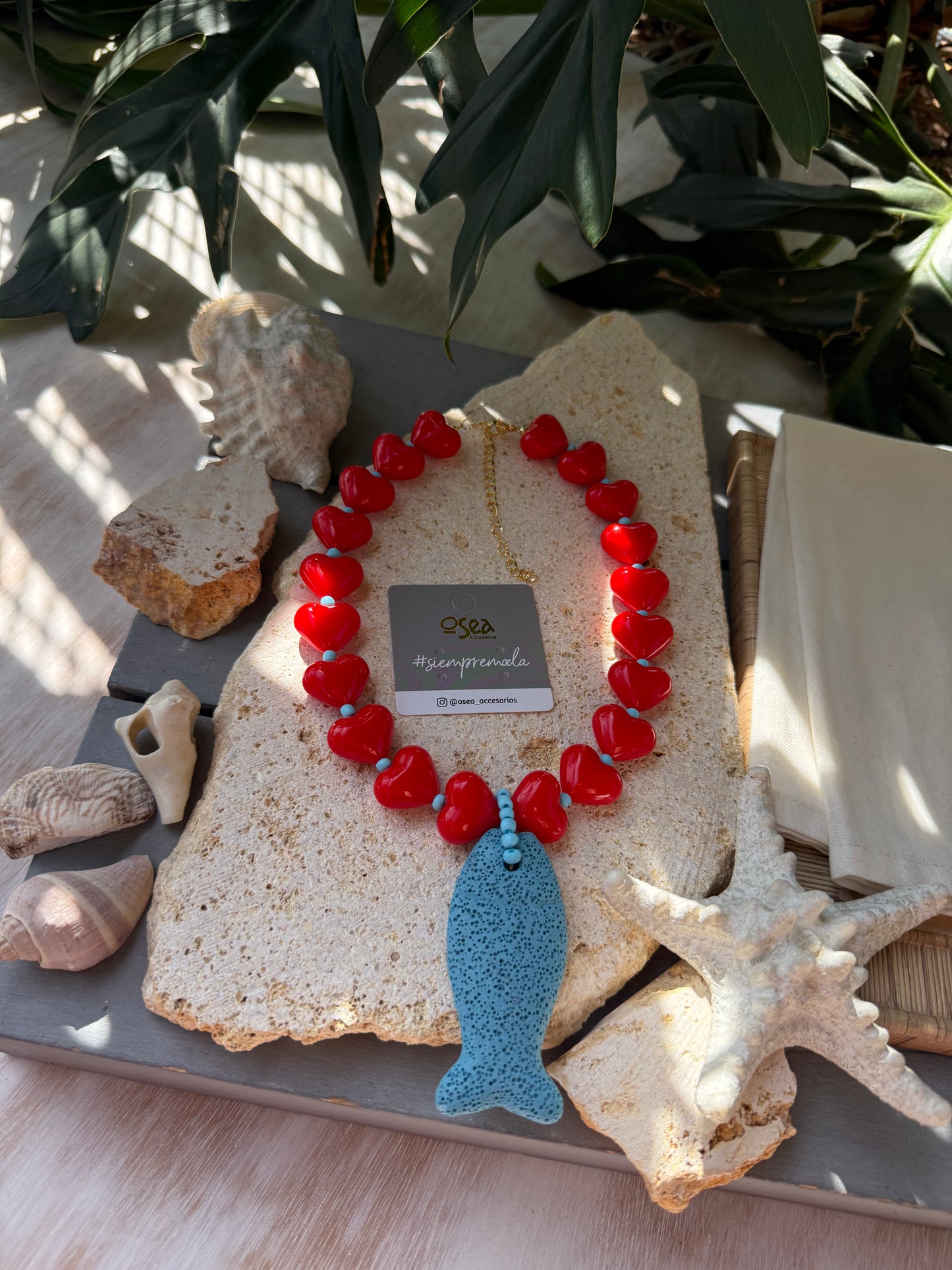 Collar corazones y pez