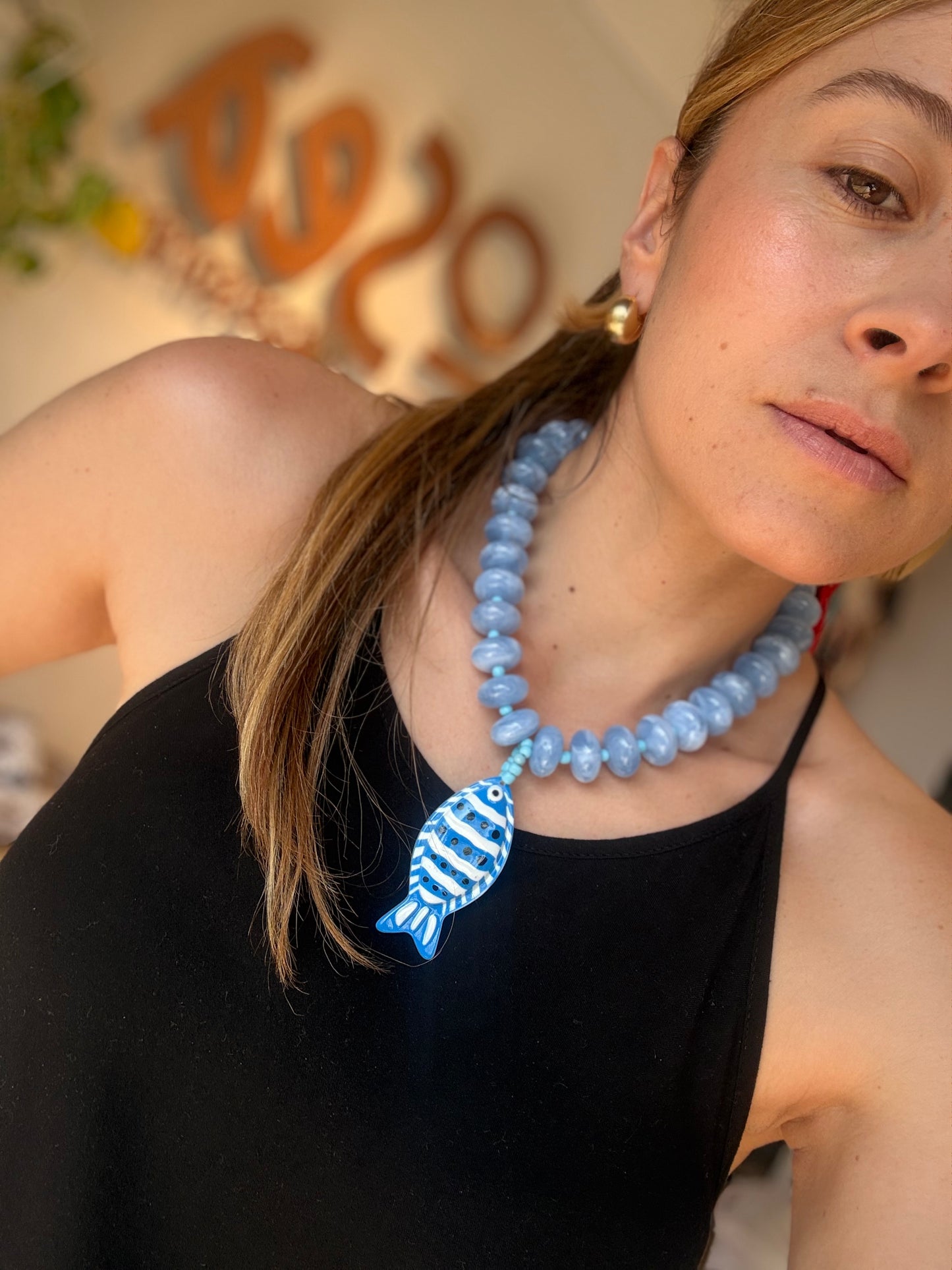 Collar donas y pez azul