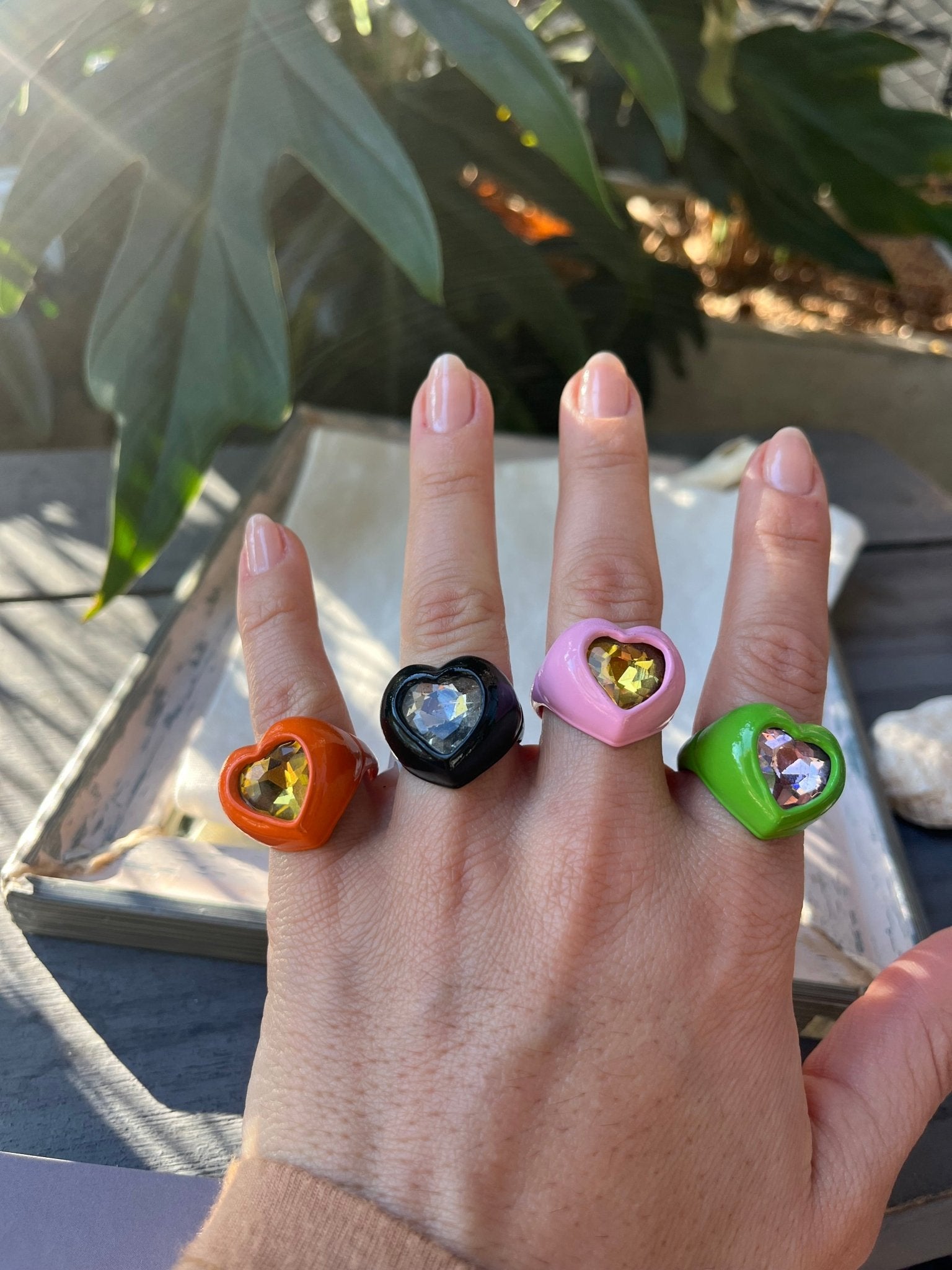 Anillo metálico de corazón en colores - Osea accesorios
