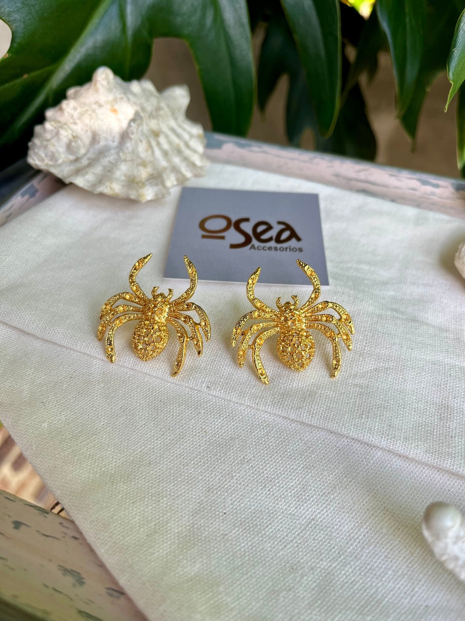 Arete en topo con forma de araña - Osea accesorios