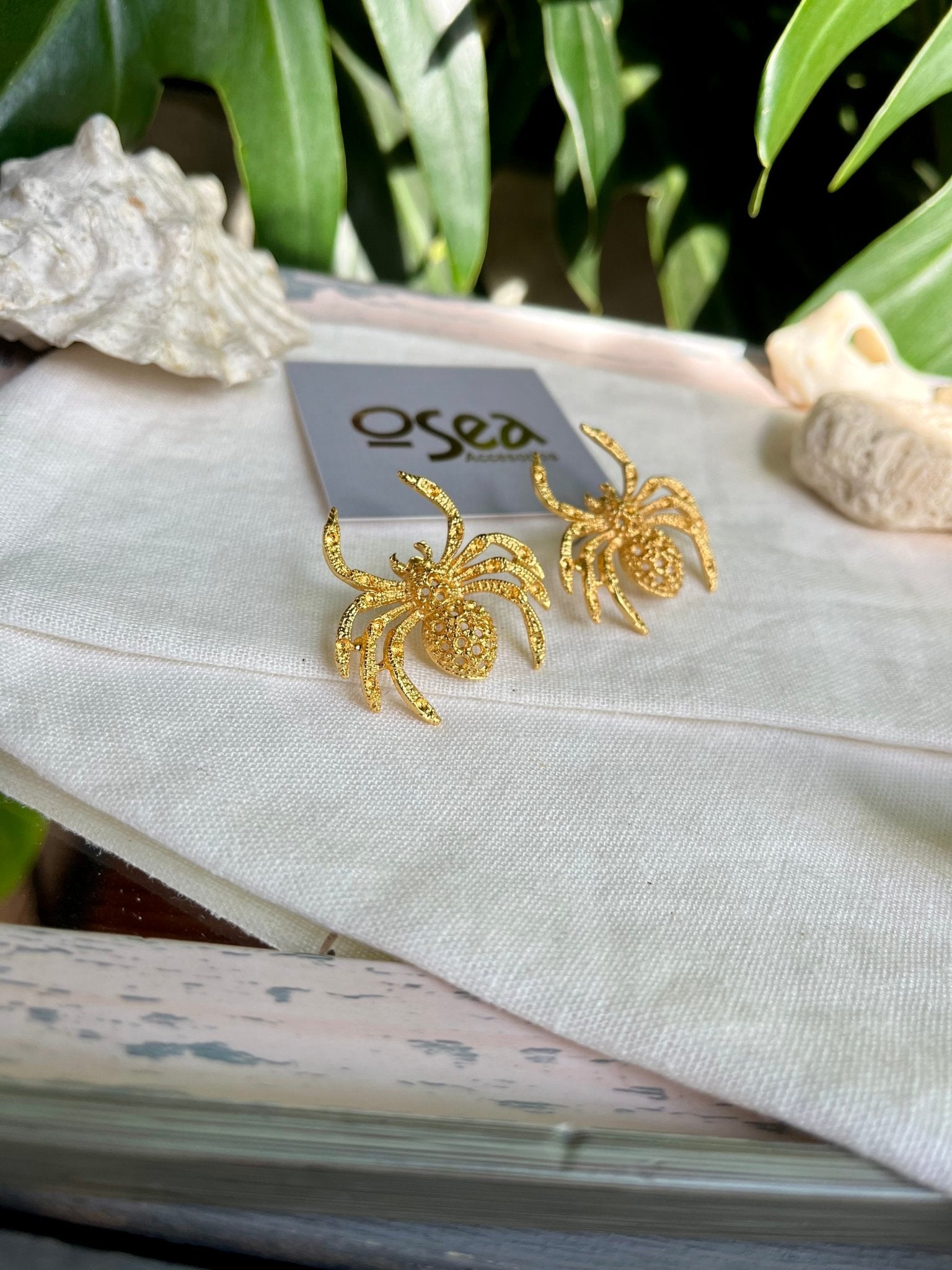 Arete en topo con forma de araña - Osea accesorios