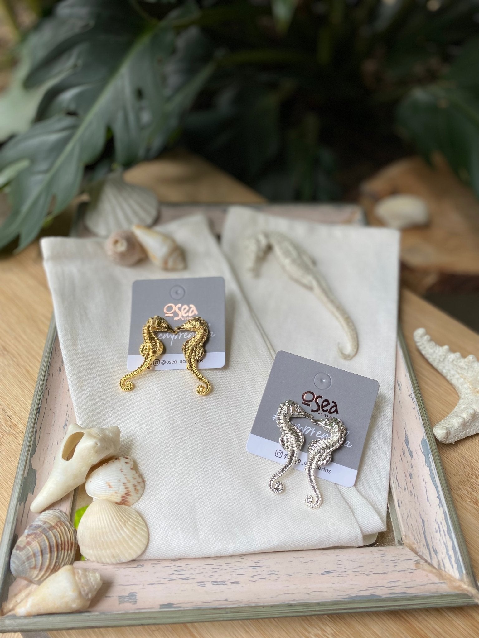 Arete en topo con forma de caballitos de mar - Osea accesorios