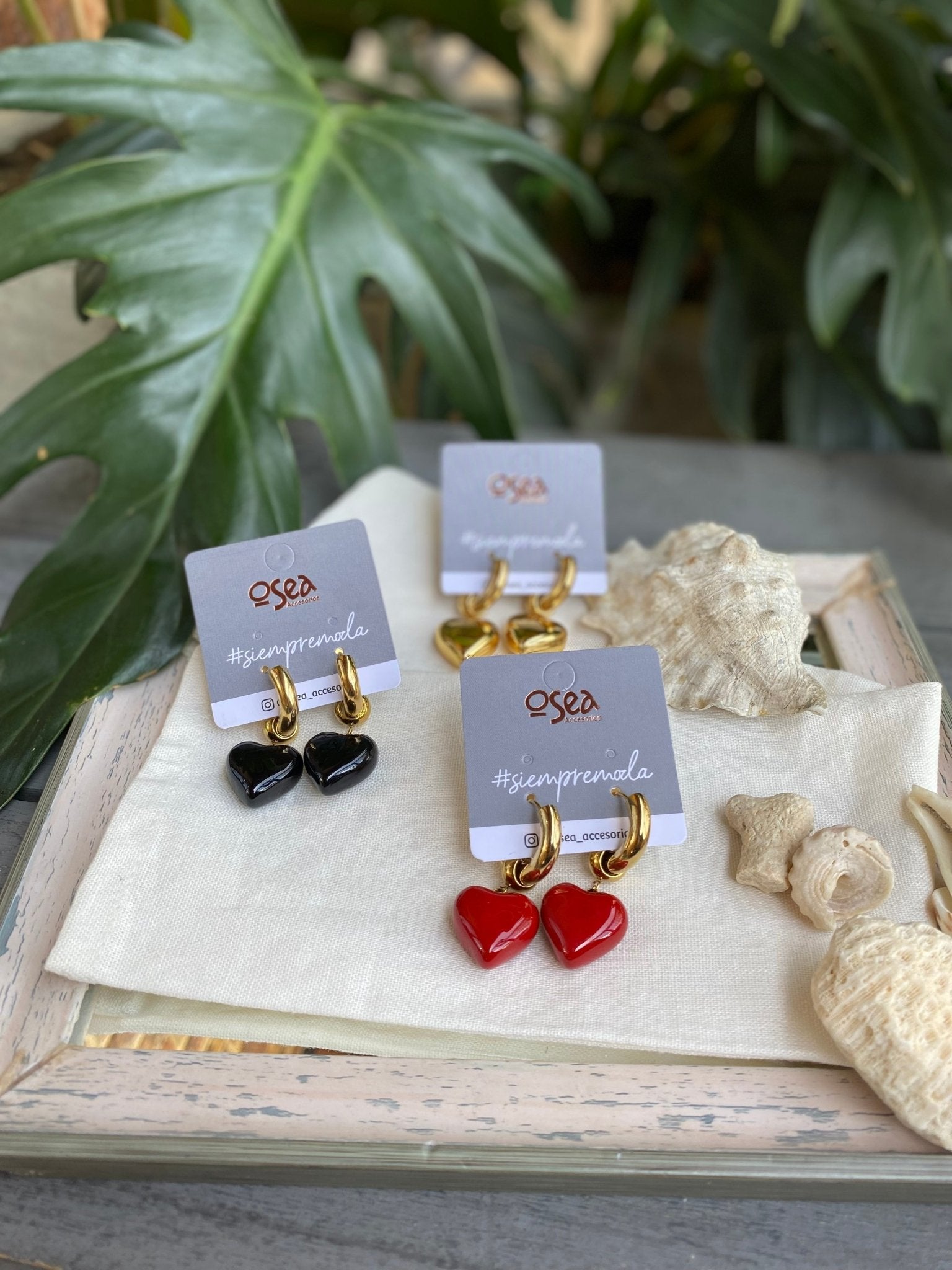 Aretes candonga dije de corazón recubierto en resina - Osea accesorios